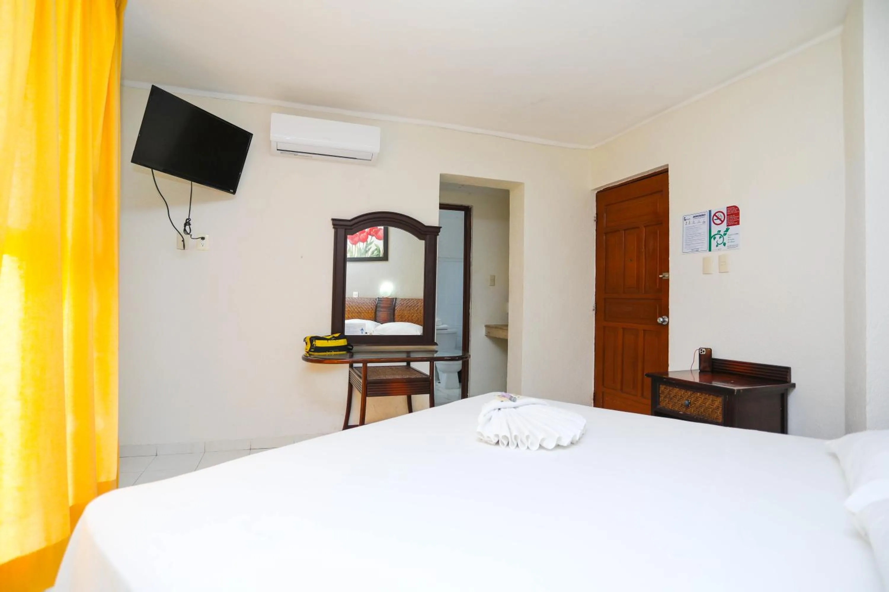 Photo of the whole room, Bed in Hotel Parador