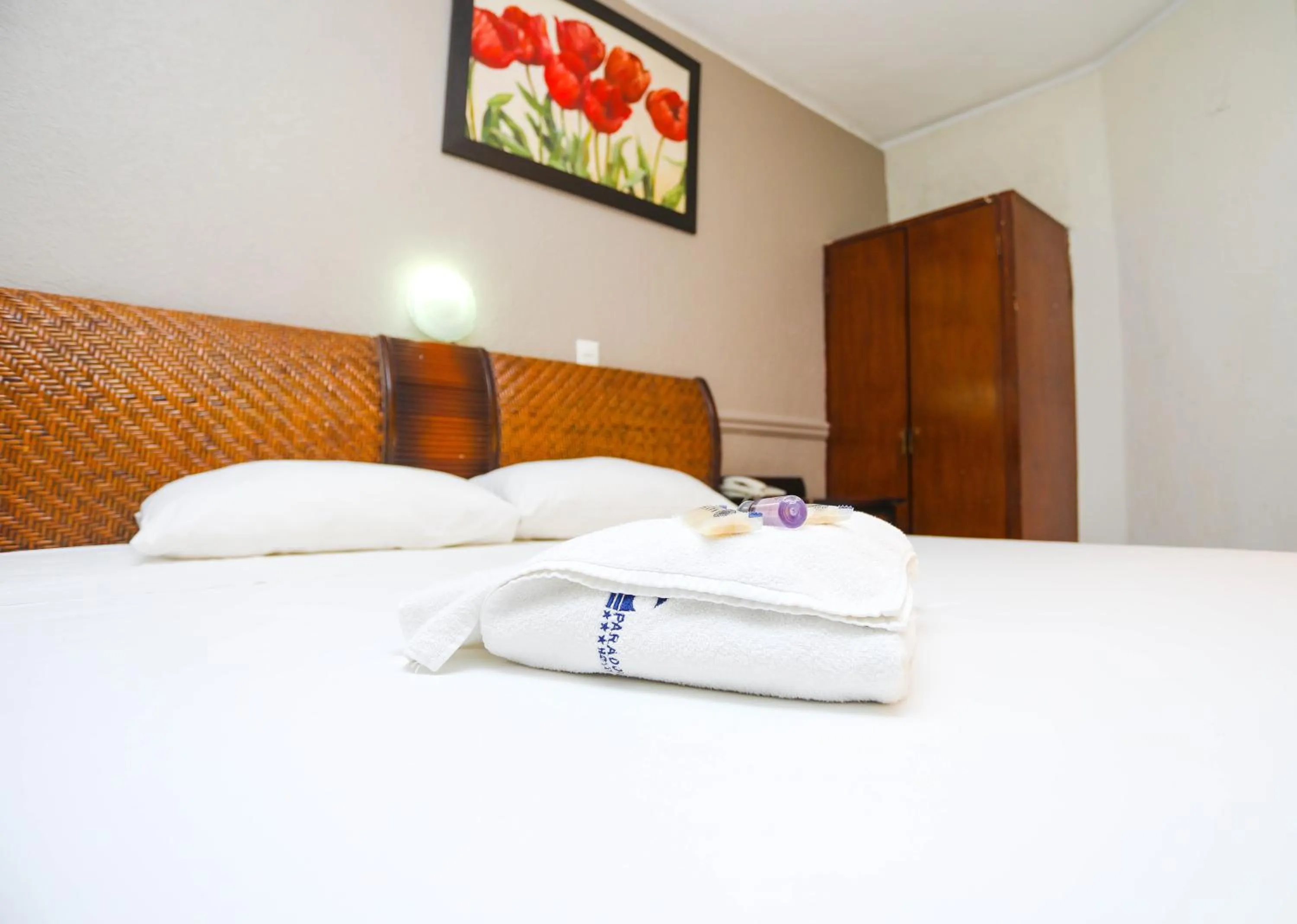 towels, Bed in Hotel Parador