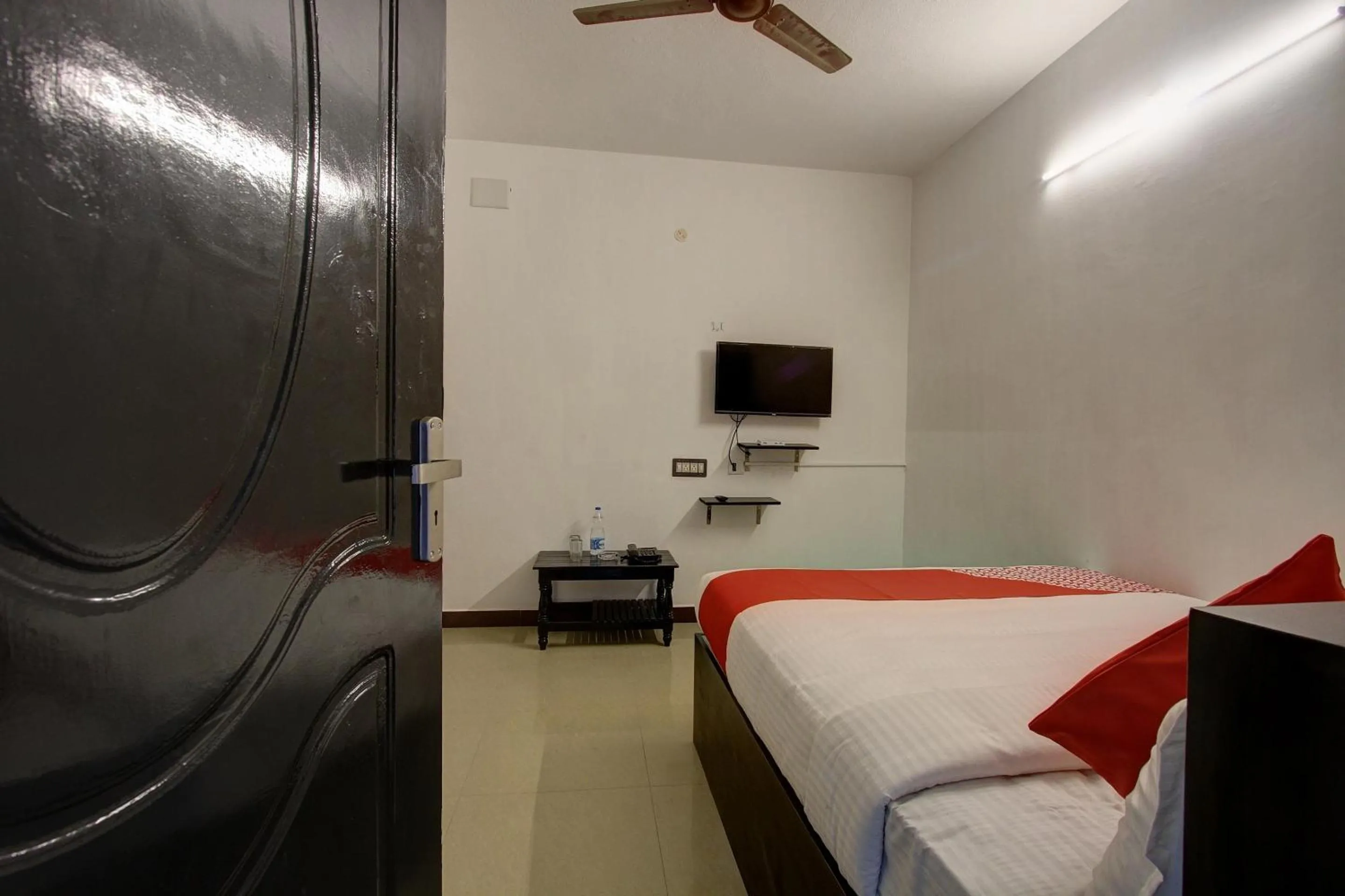 Bedroom, Bed in Hotel O by OYO roomz