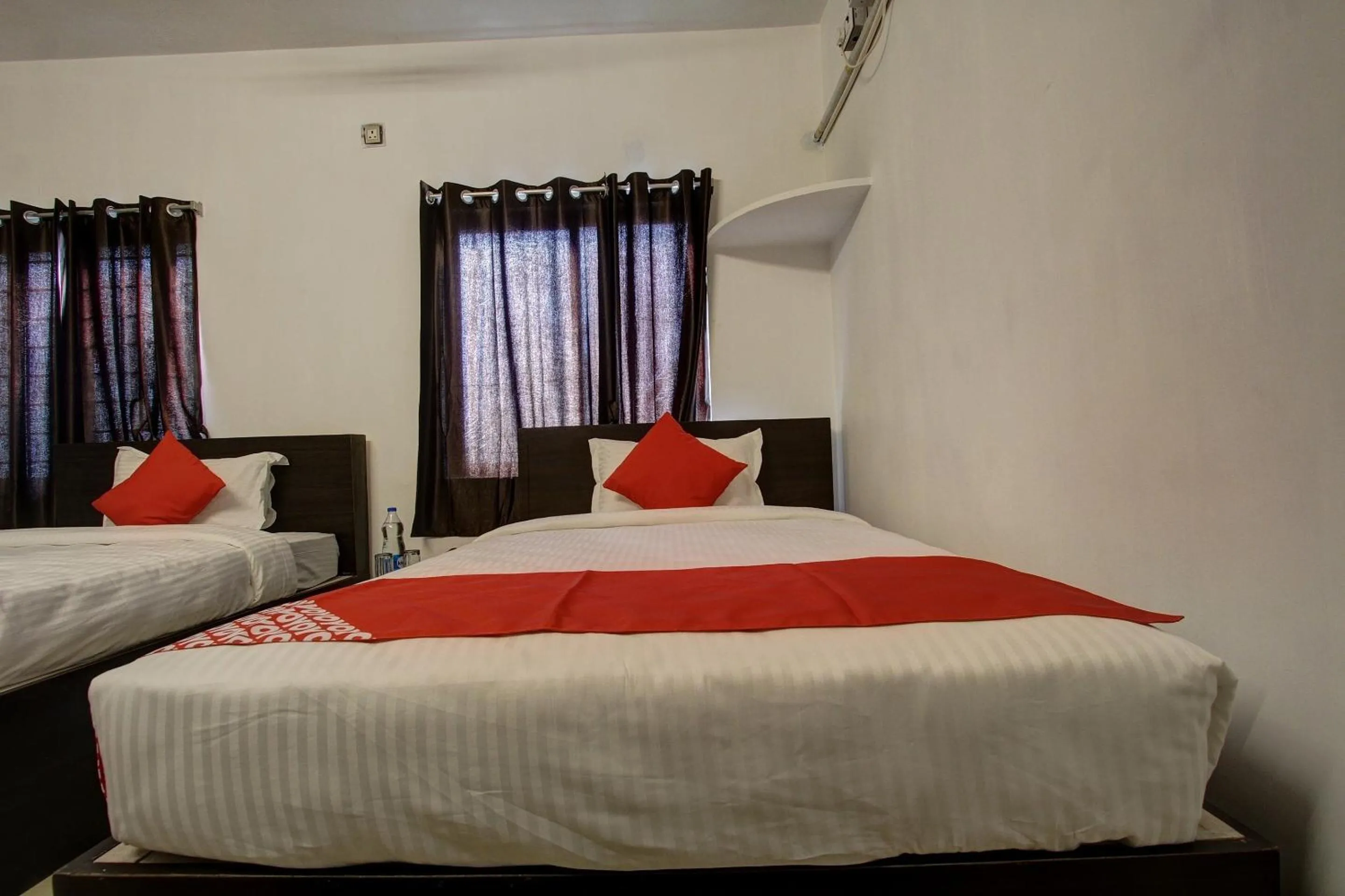 Bedroom, Bed in Hotel O by OYO roomz
