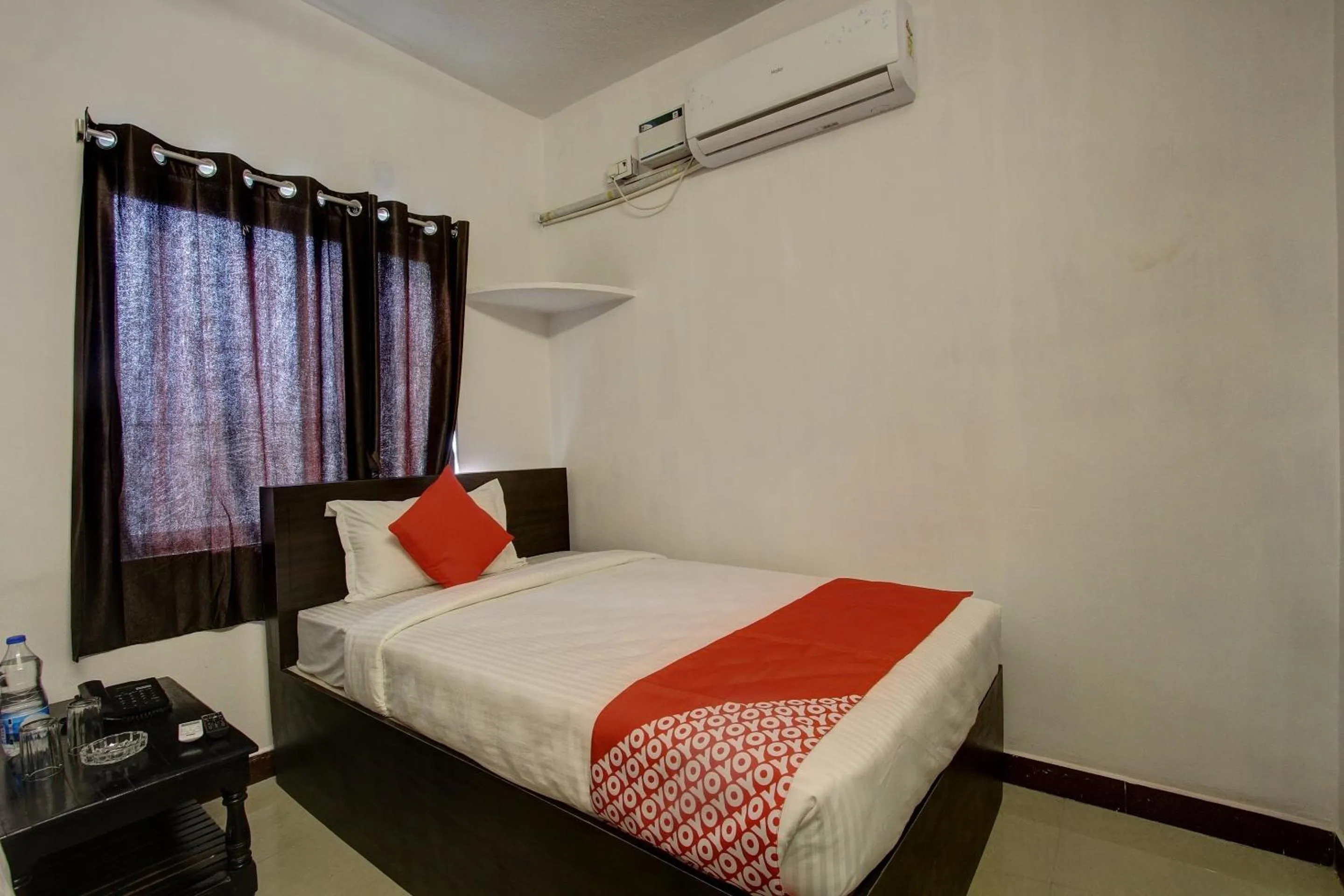 Bedroom, Bed in Hotel O by OYO roomz