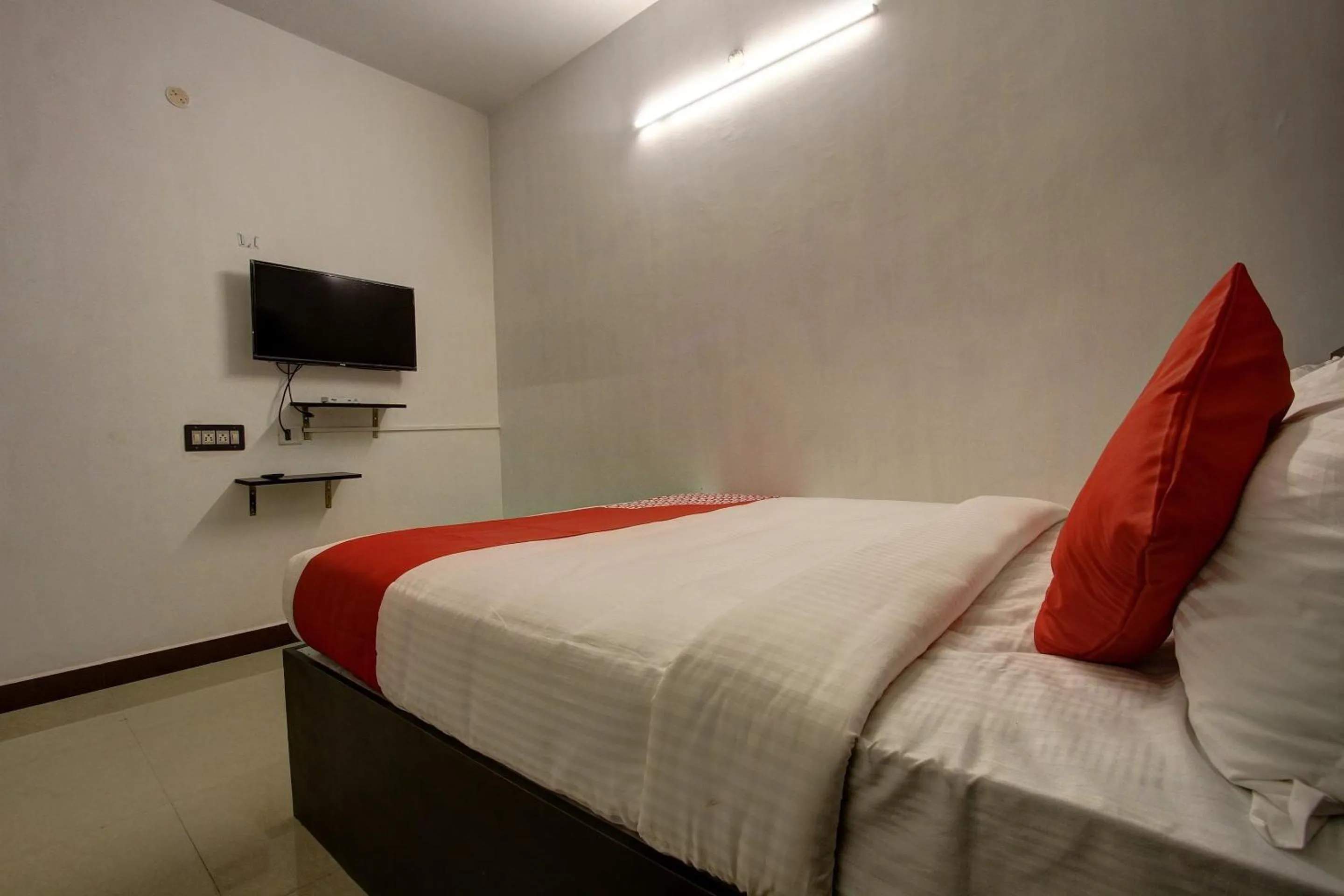 Bedroom, Bed in Hotel O by OYO roomz