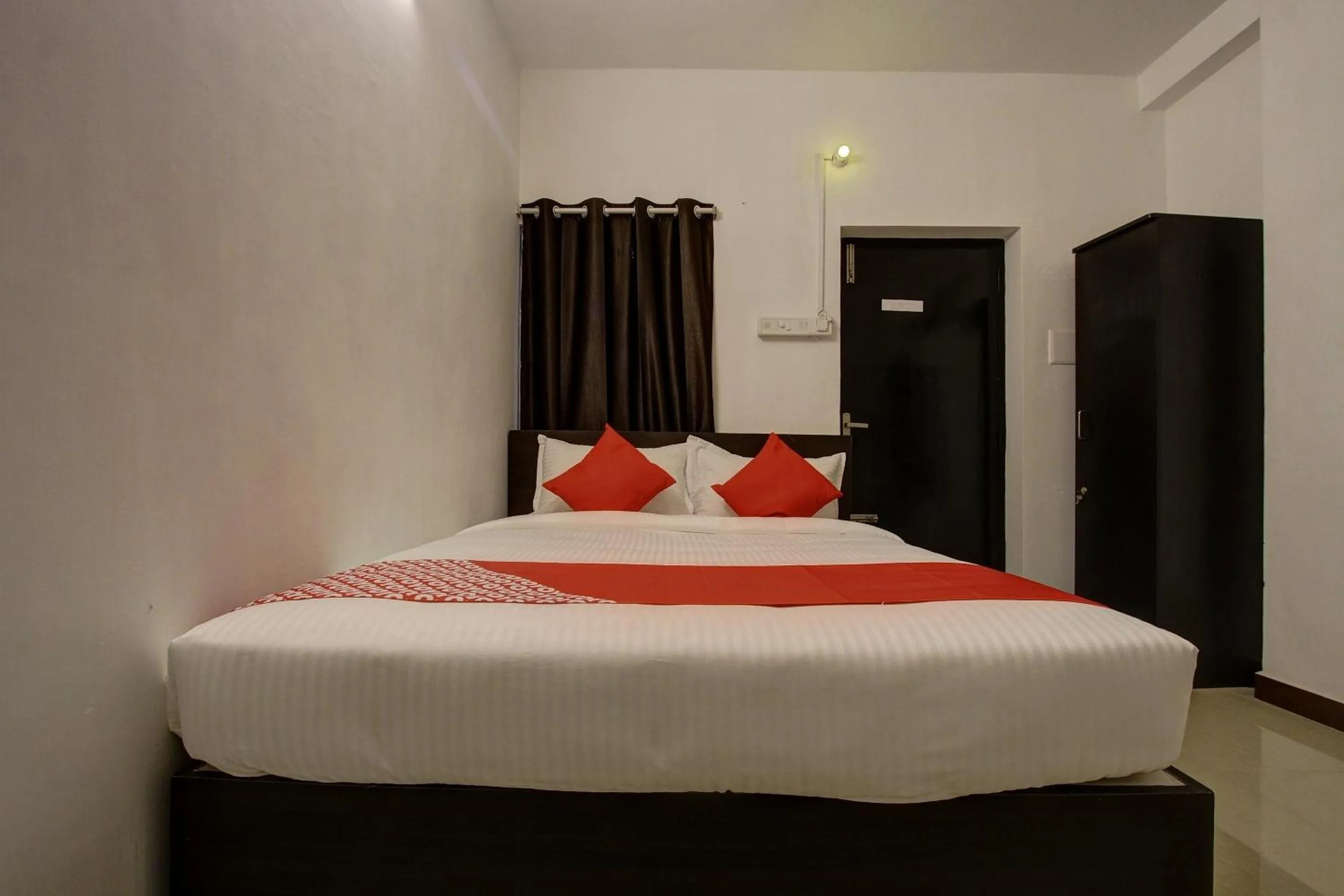 Bedroom, Bed in Hotel O by OYO roomz