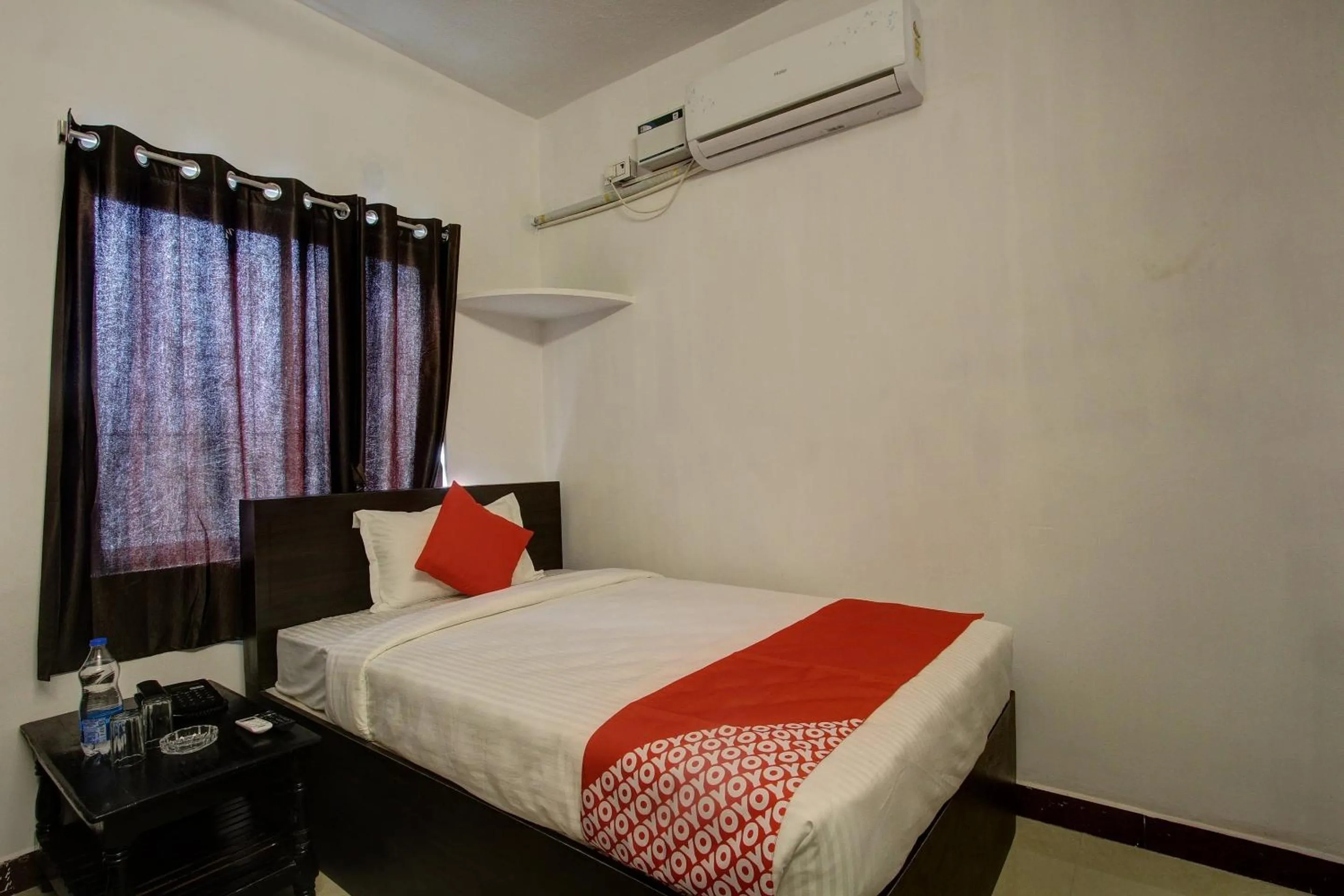 Bedroom, Bed in Hotel O by OYO roomz