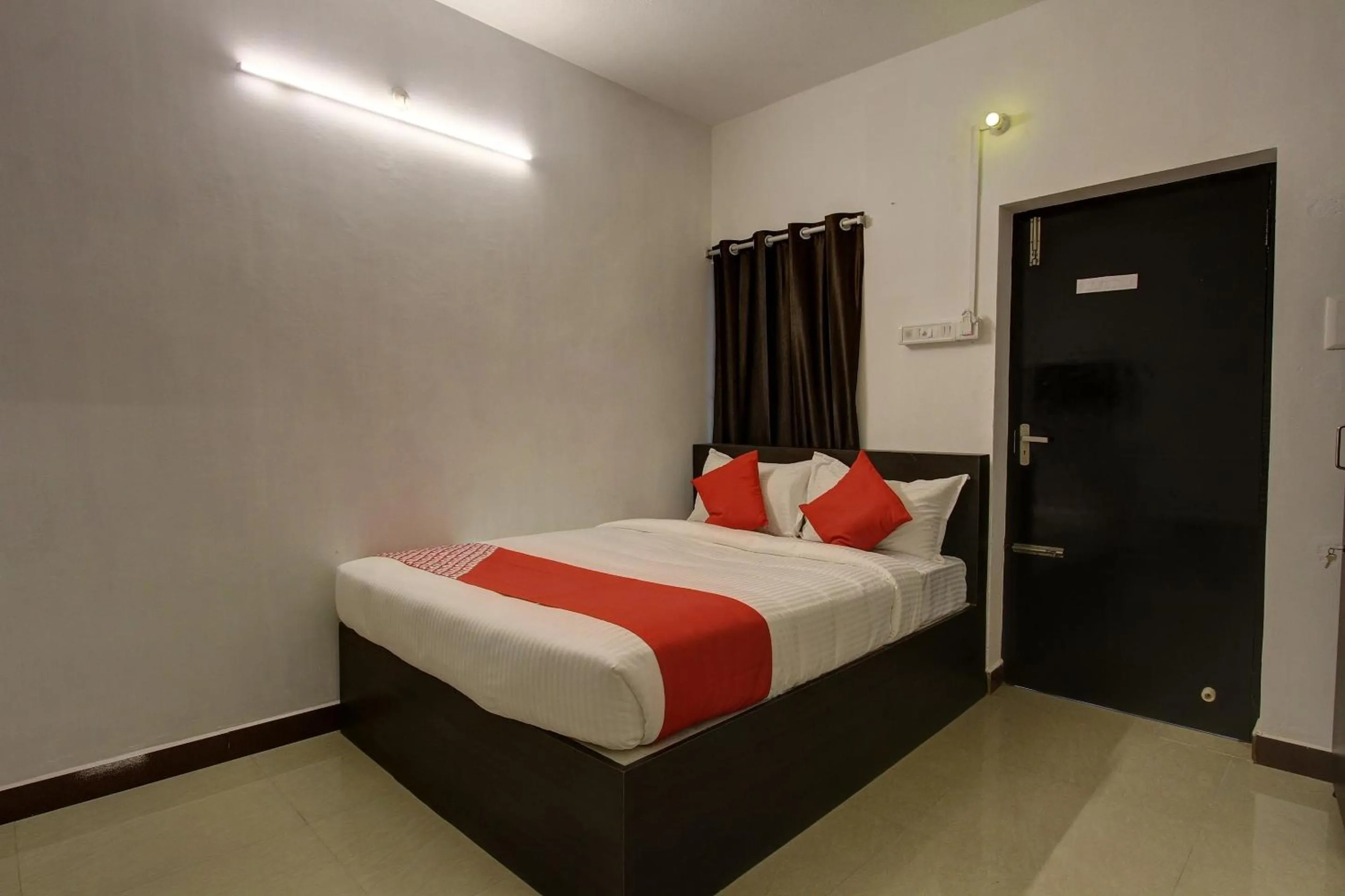 Bedroom, Bed in Hotel O by OYO roomz