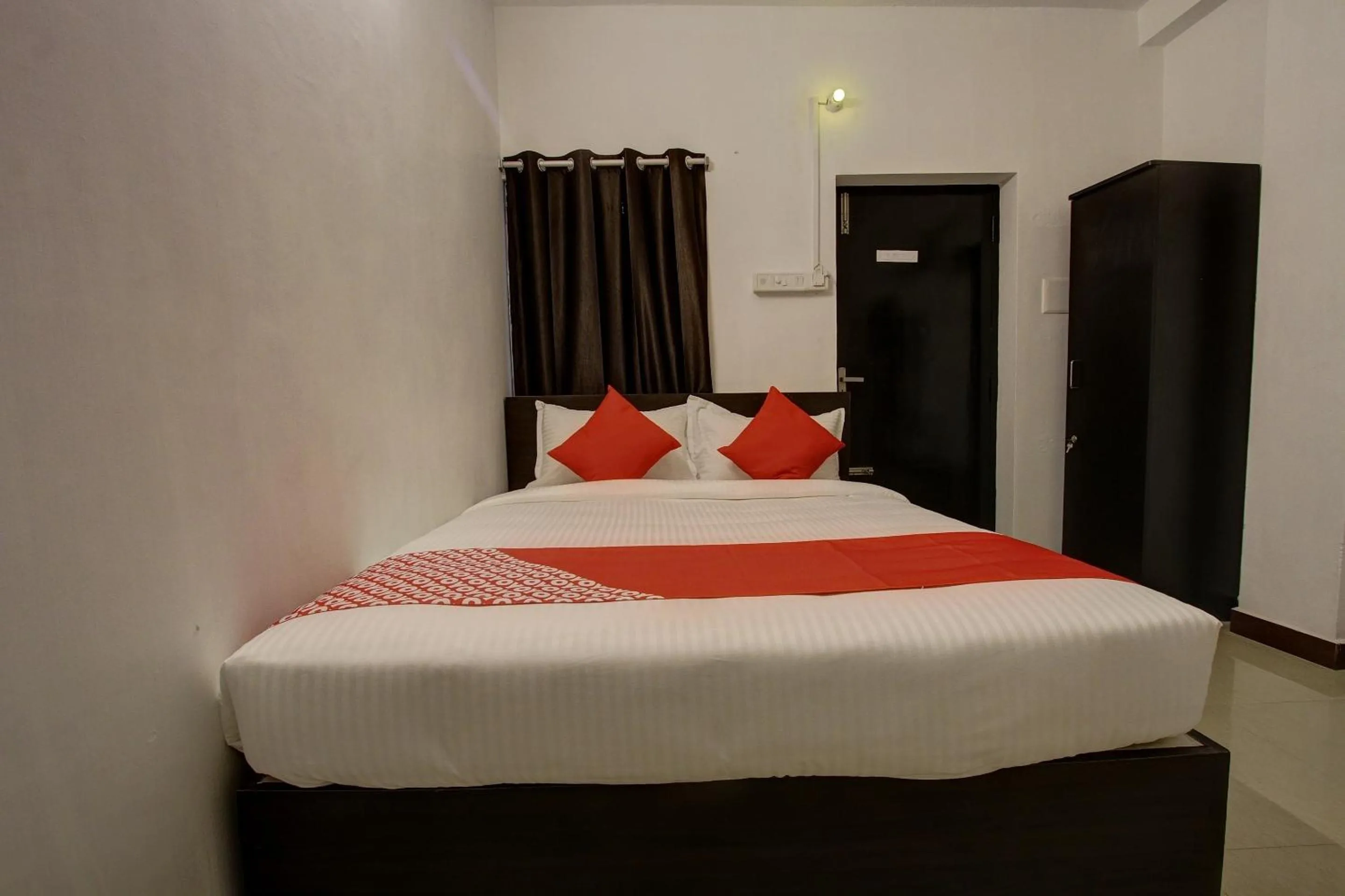 Bedroom, Bed in Hotel O by OYO roomz