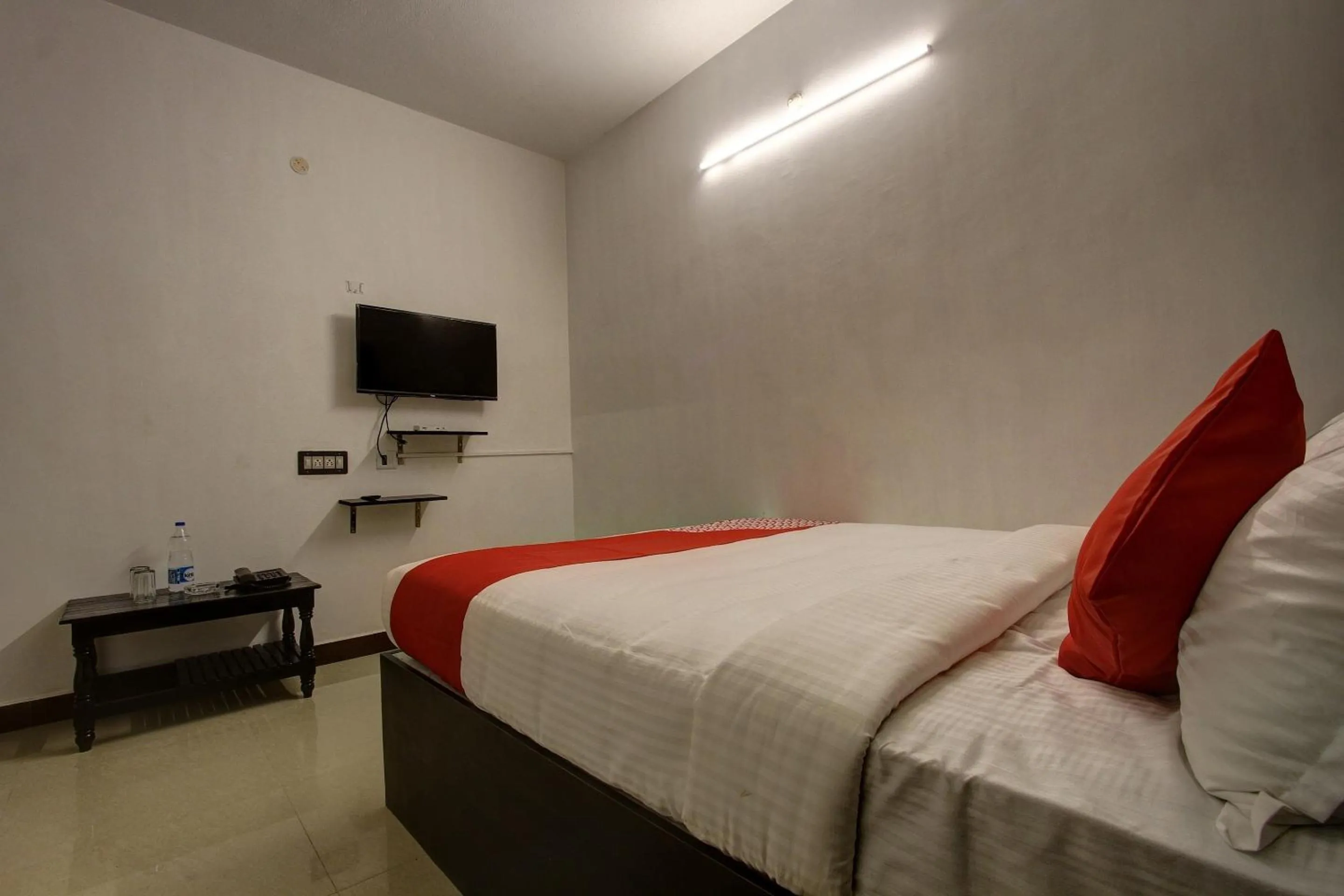 Bedroom, Bed in Hotel O by OYO roomz