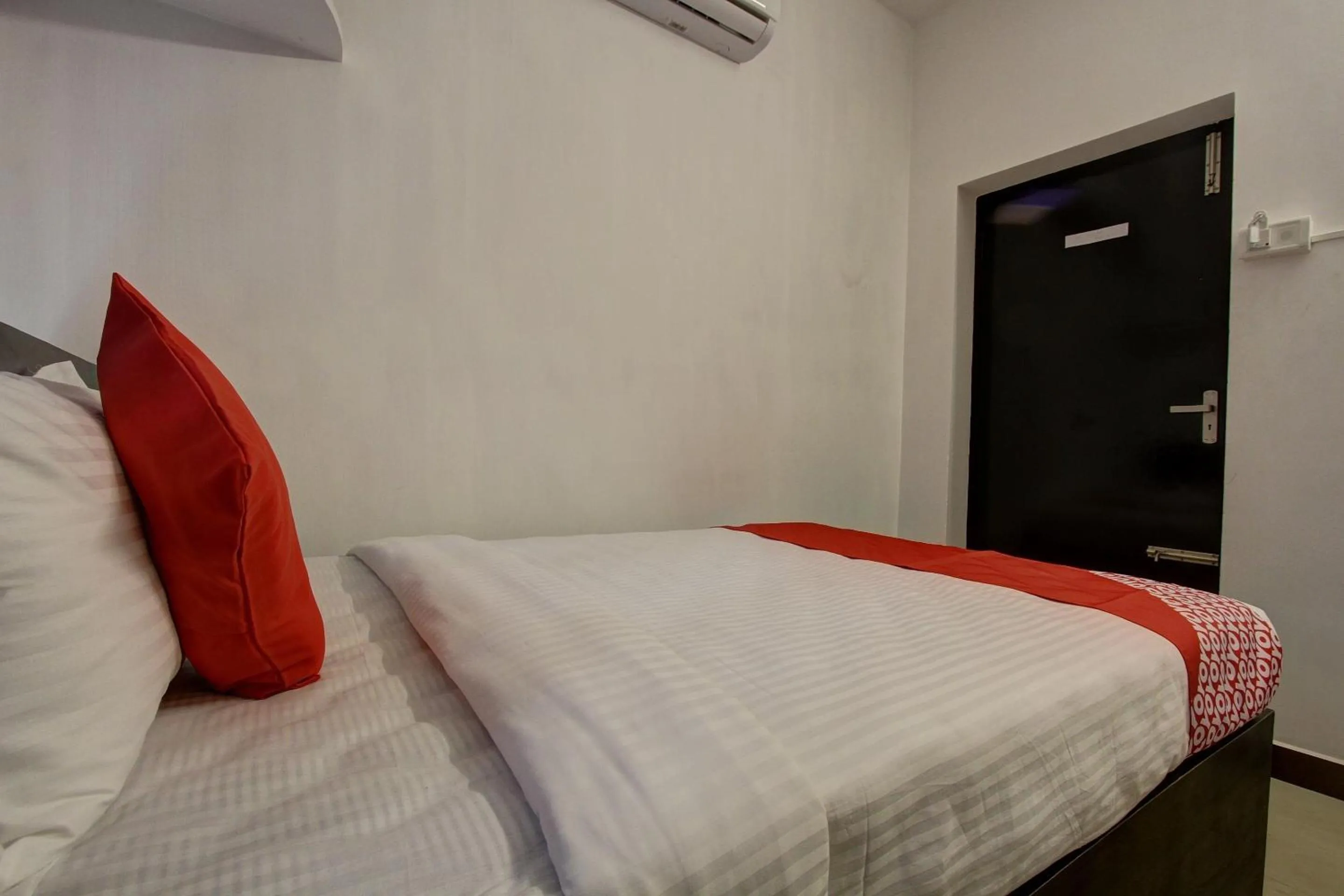 Bedroom, Bed in Hotel O by OYO roomz