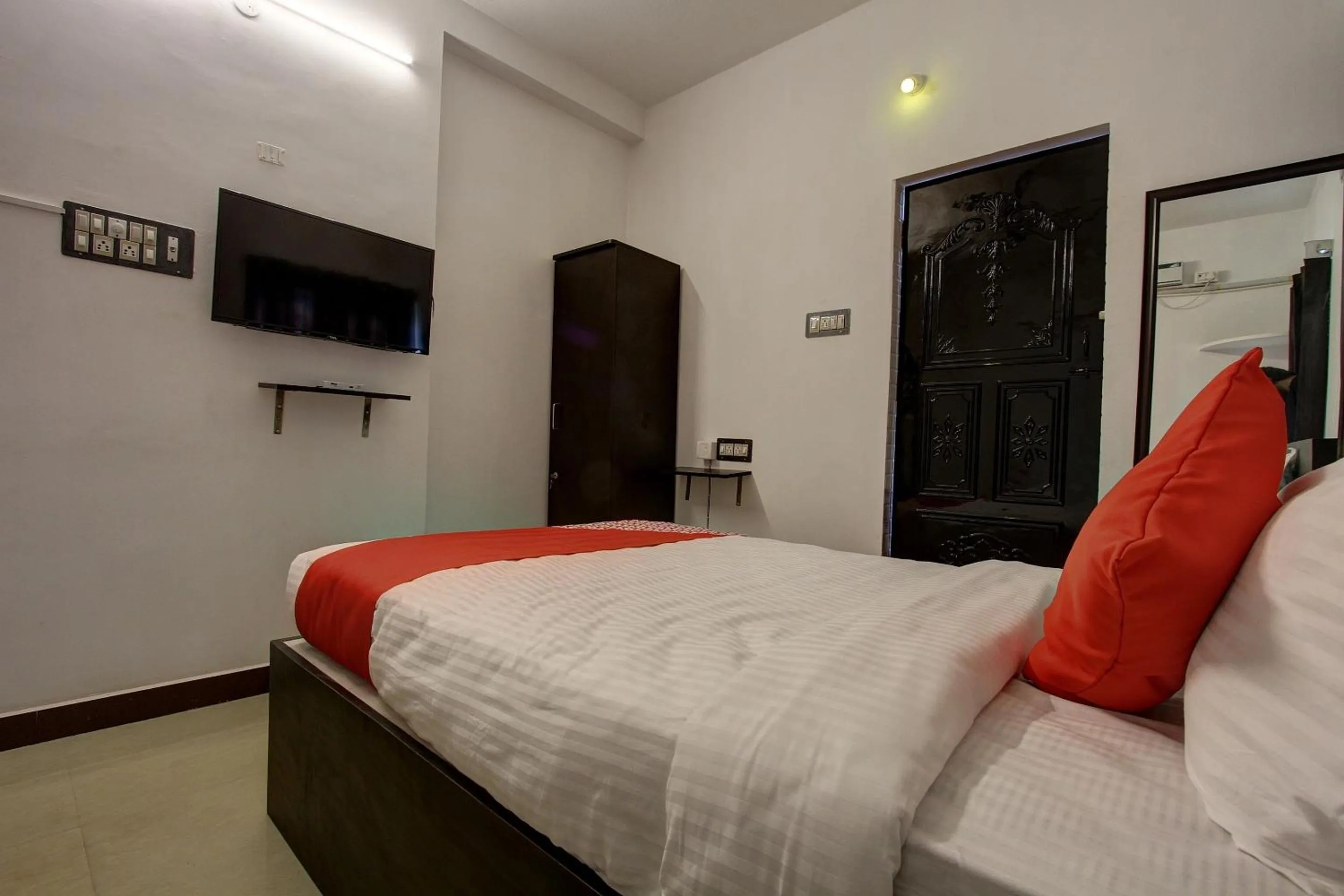 Bedroom, Bed in Hotel O by OYO roomz