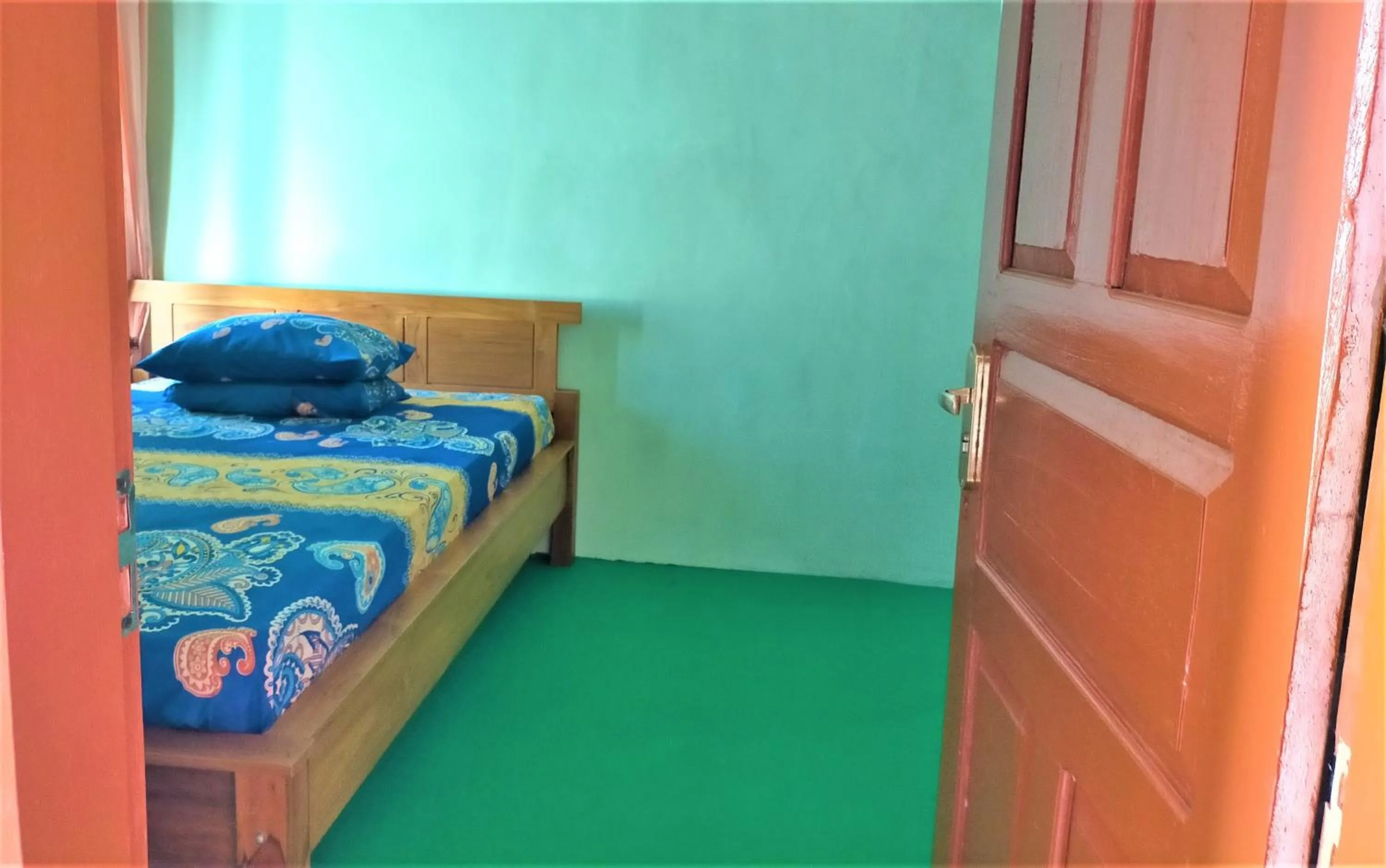 Bedroom, Bed in Cheap Inn Banyuwangi