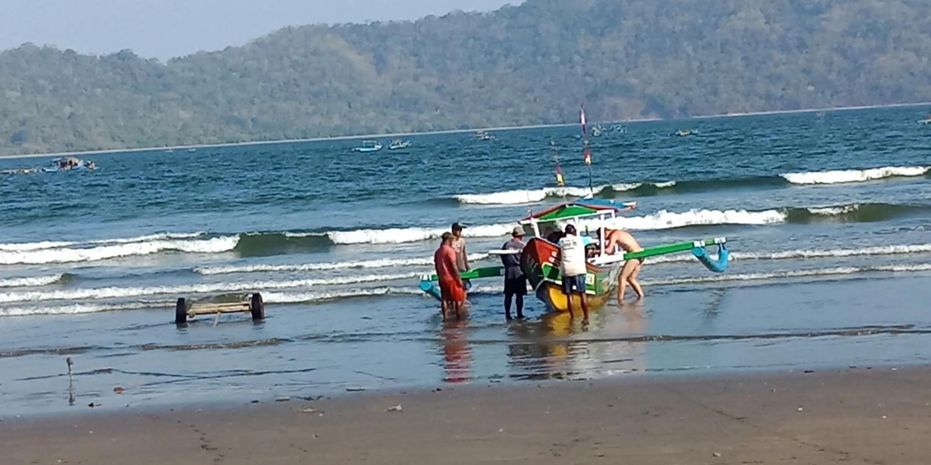 Beach in Cheap Inn Banyuwangi