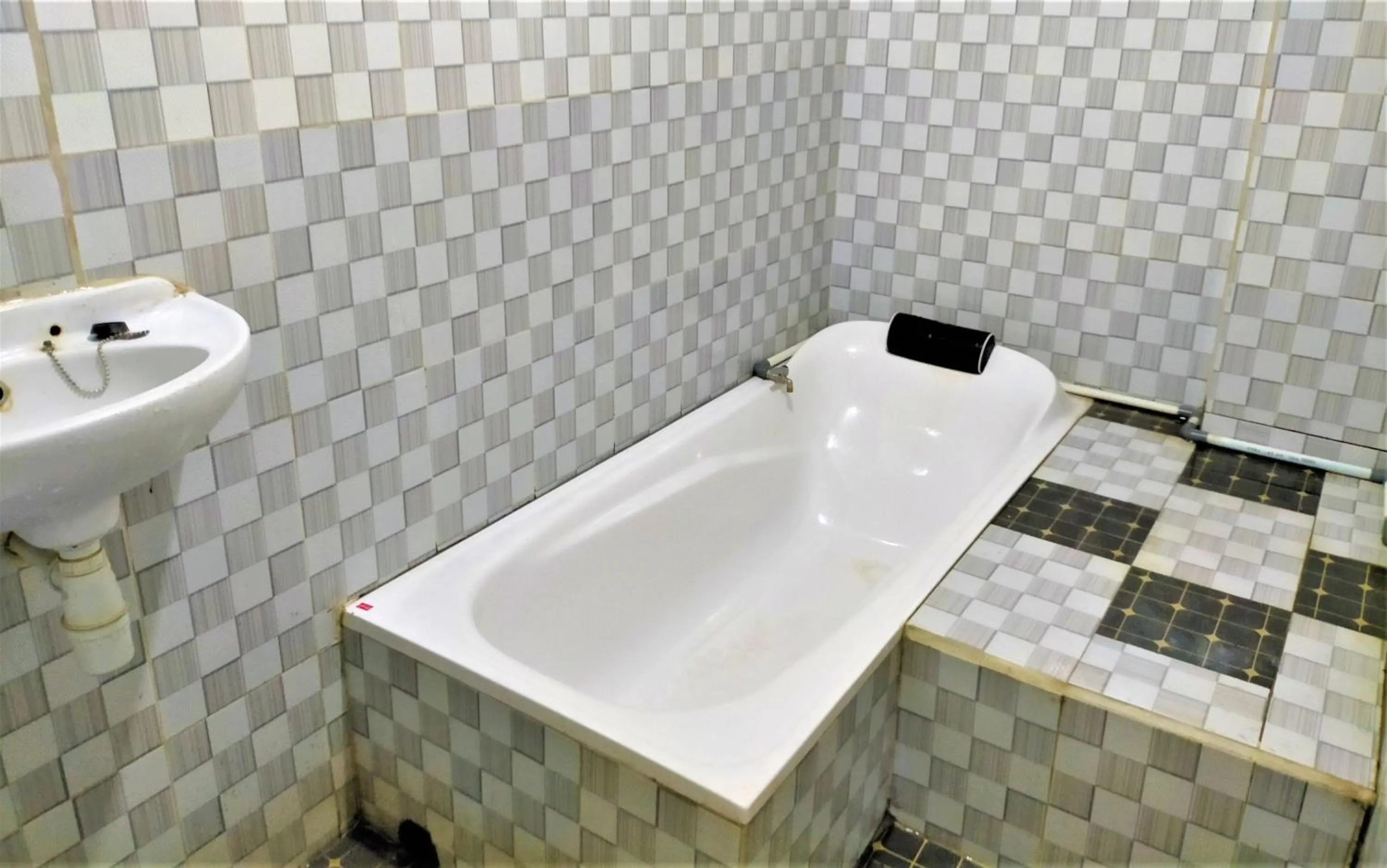 Bathroom in Cheap Inn Banyuwangi