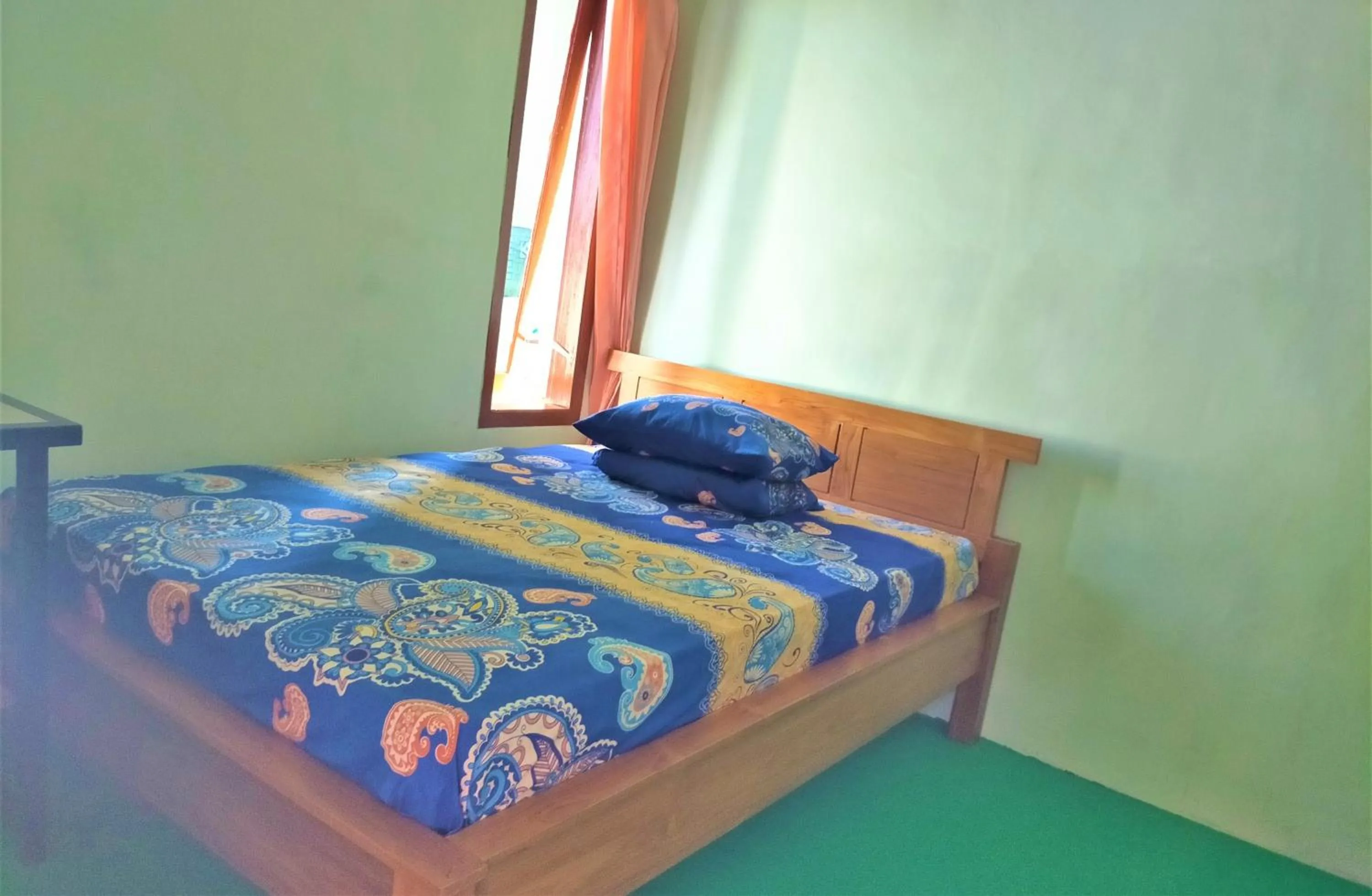 Bedroom, Bed in Cheap Inn Banyuwangi