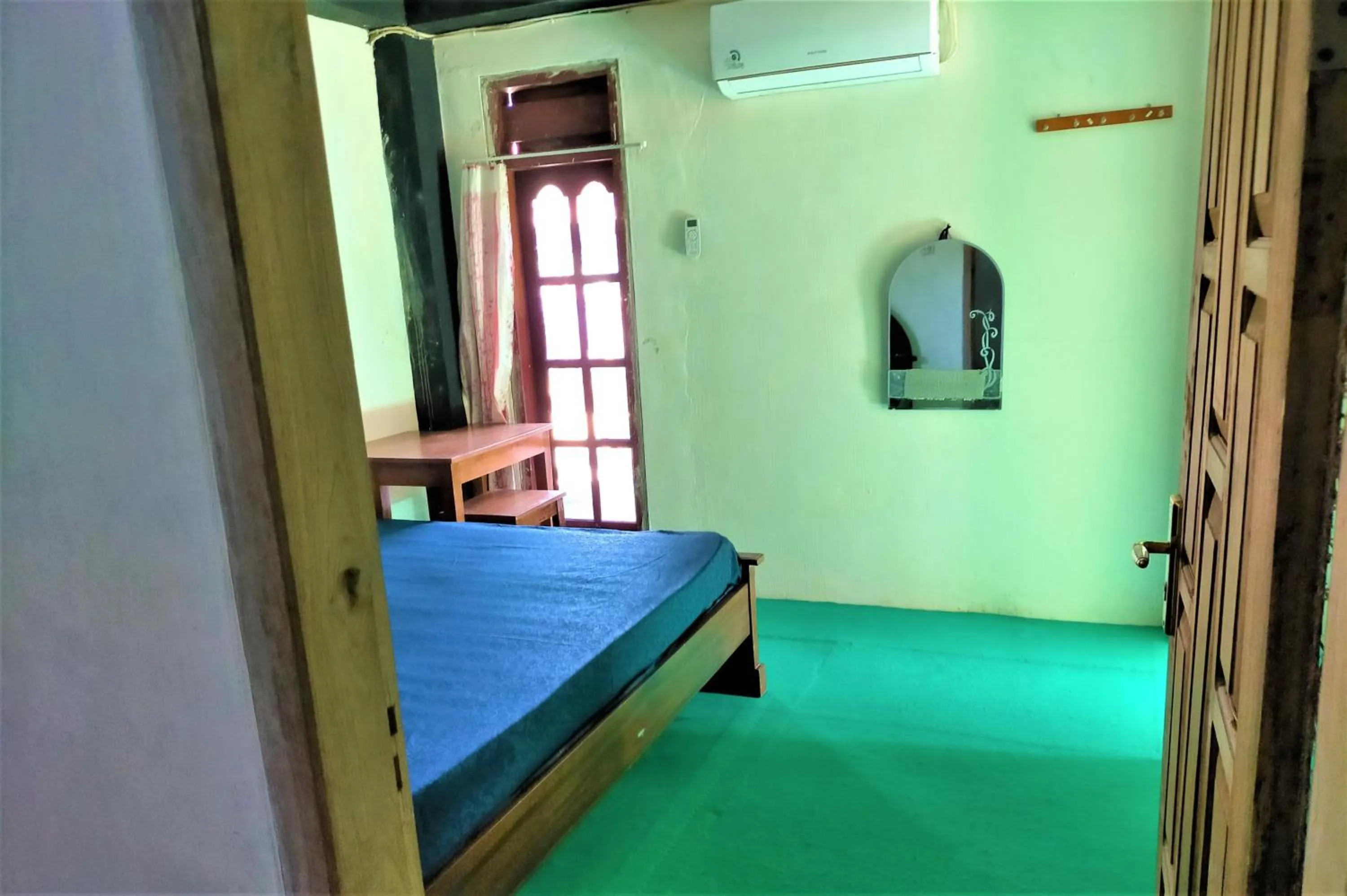 Bedroom, Bed in Cheap Inn Banyuwangi