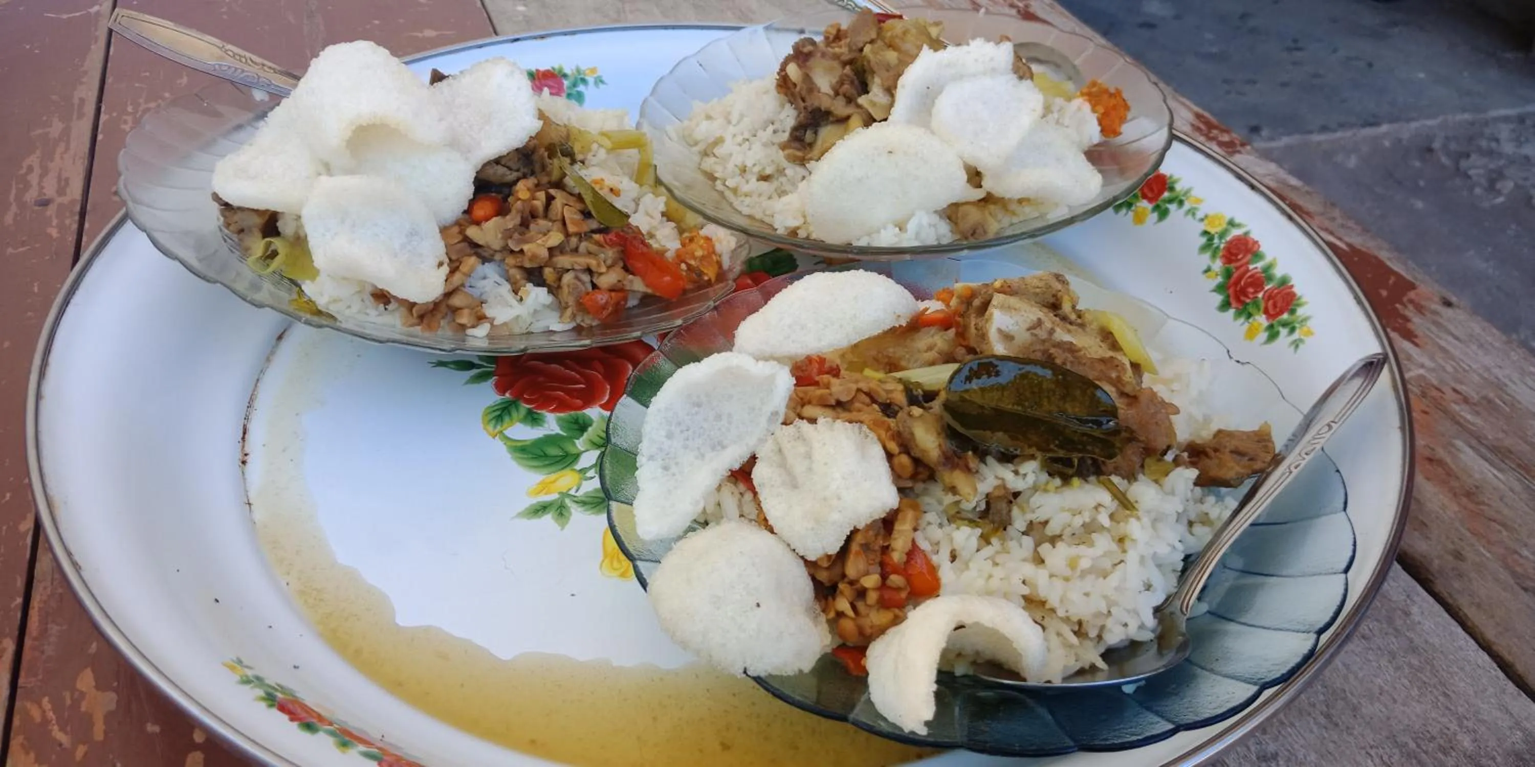 Restaurant/places to eat in Cheap Inn Banyuwangi