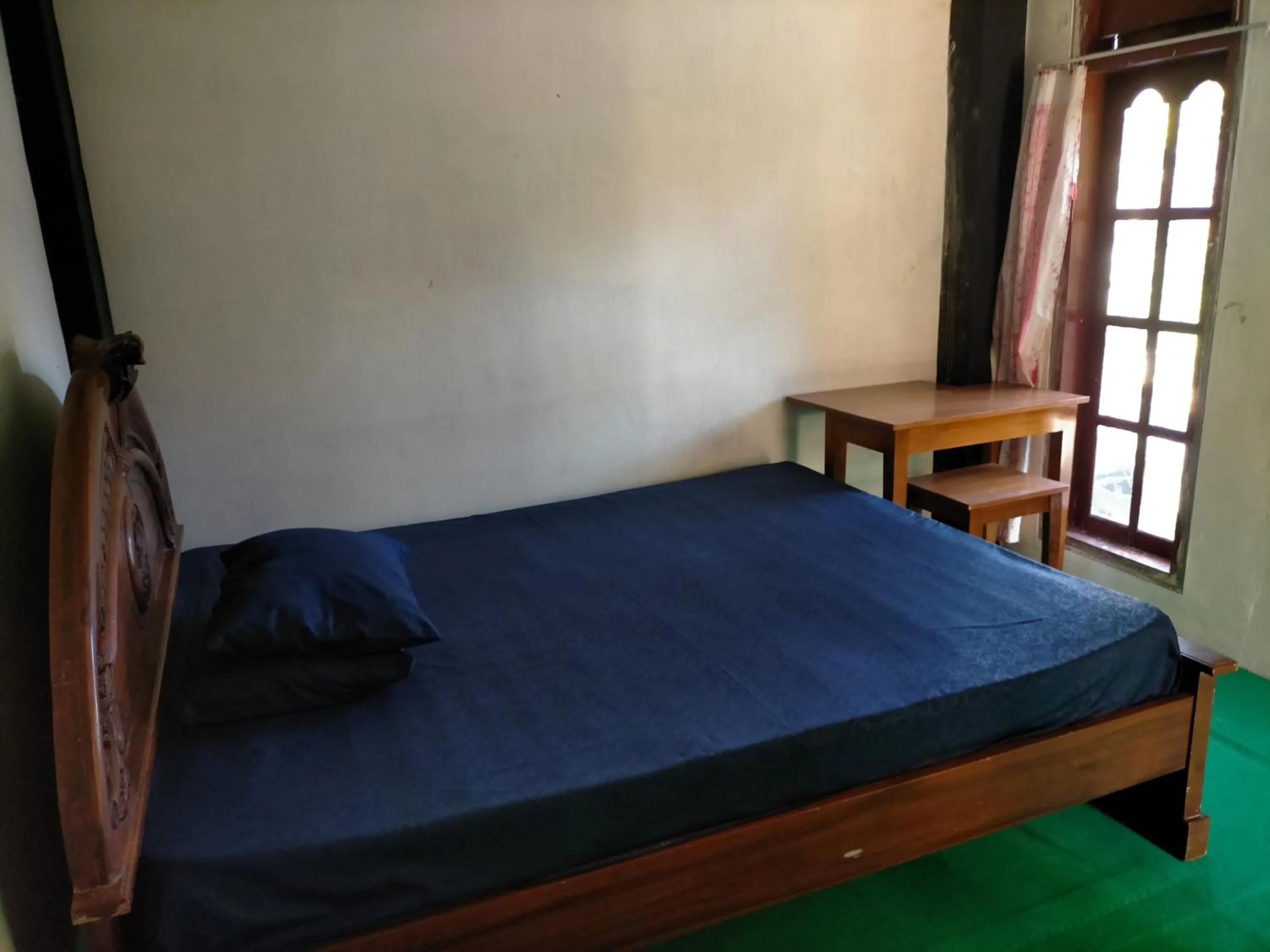 Bedroom, Bed in Cheap Inn Banyuwangi