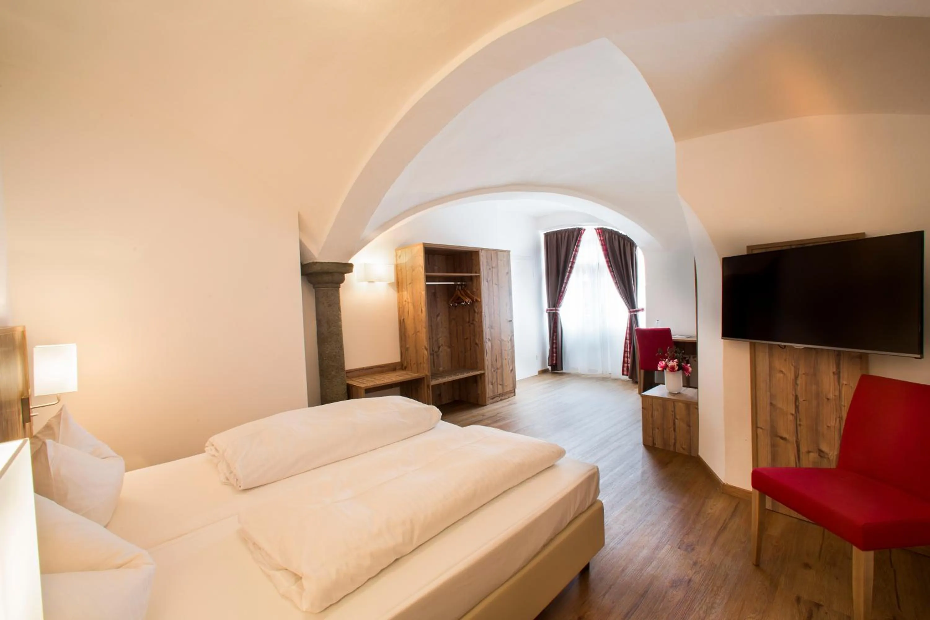 Photo of the whole room, Bed in Hotel Hölzer Bräu by Lehmann Hotels