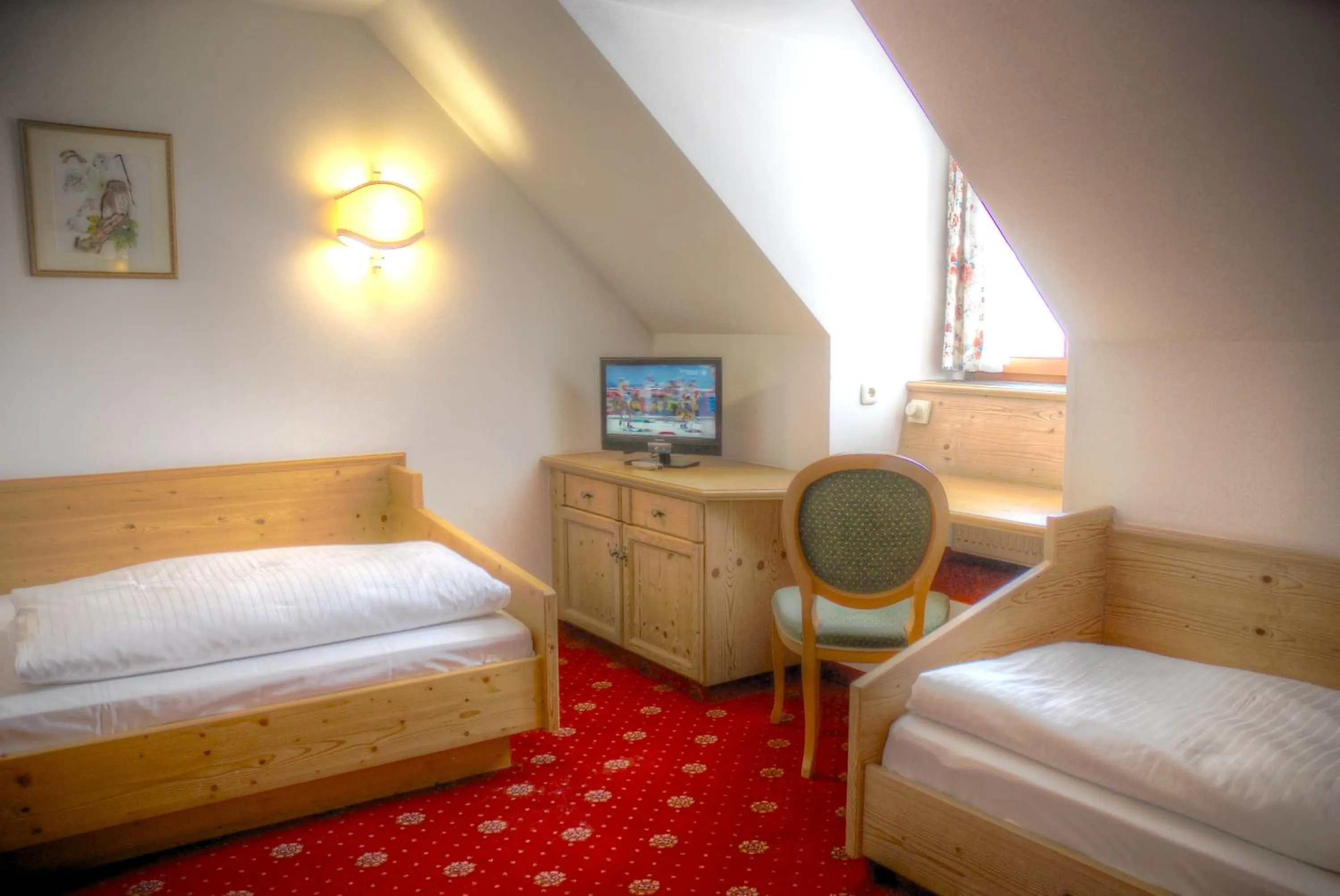 Photo of the whole room, Bed in Hotel Hölzer Bräu by Lehmann Hotels