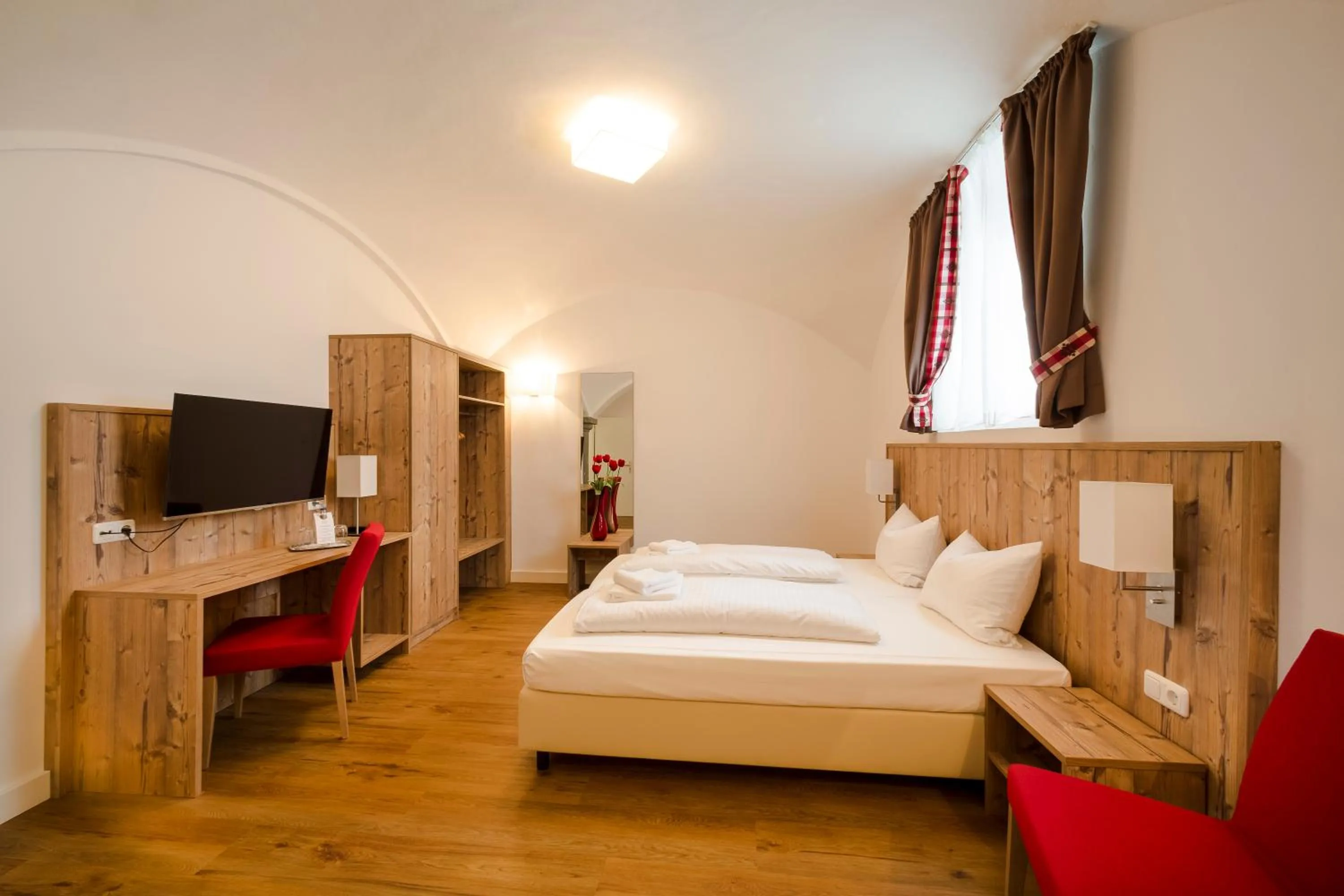 Photo of the whole room, Bed in Hotel Hölzer Bräu by Lehmann Hotels