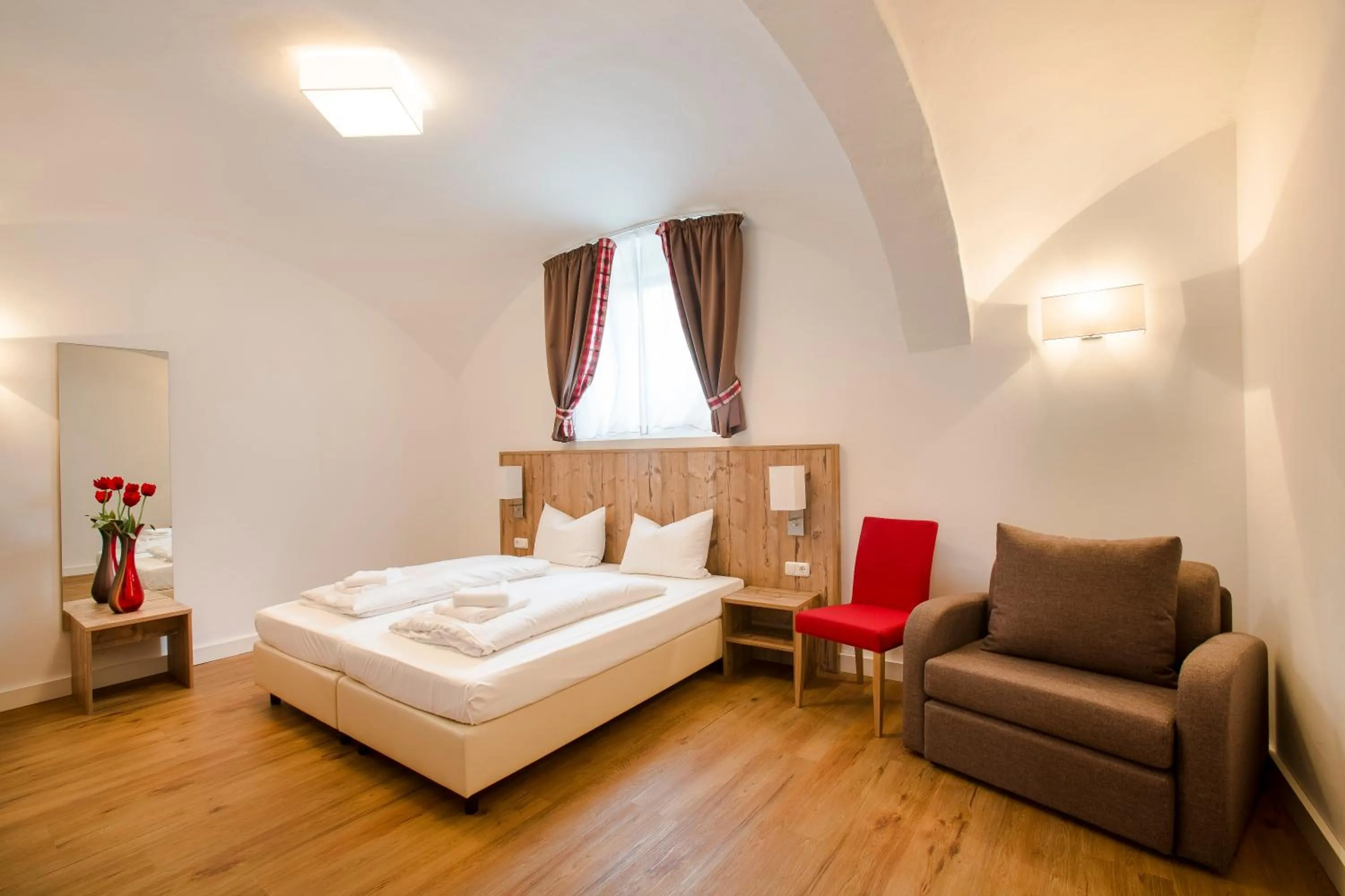 Photo of the whole room, Bed in Hotel Hölzer Bräu by Lehmann Hotels