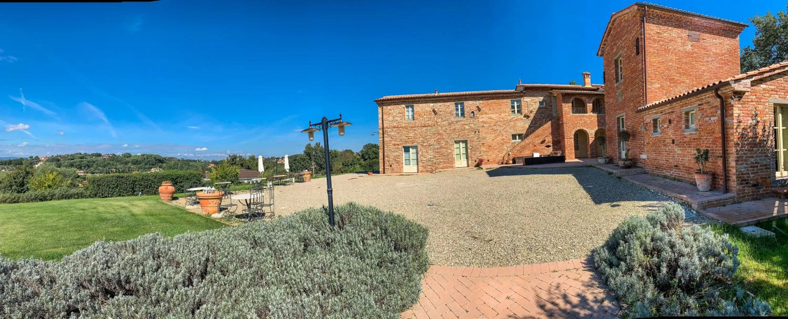 Facade/entrance in Casale Cardini