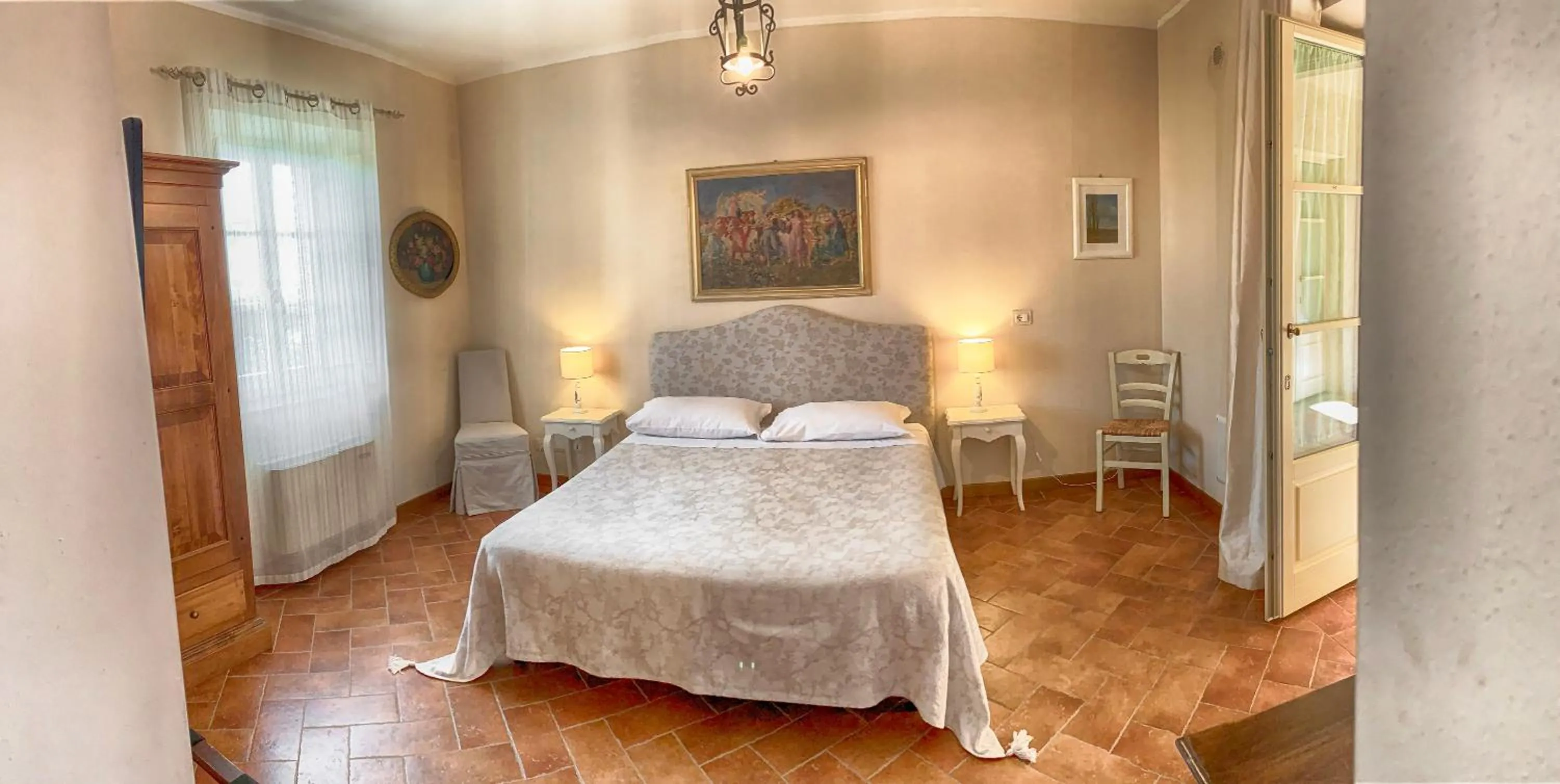 Photo of the whole room in Casale Cardini