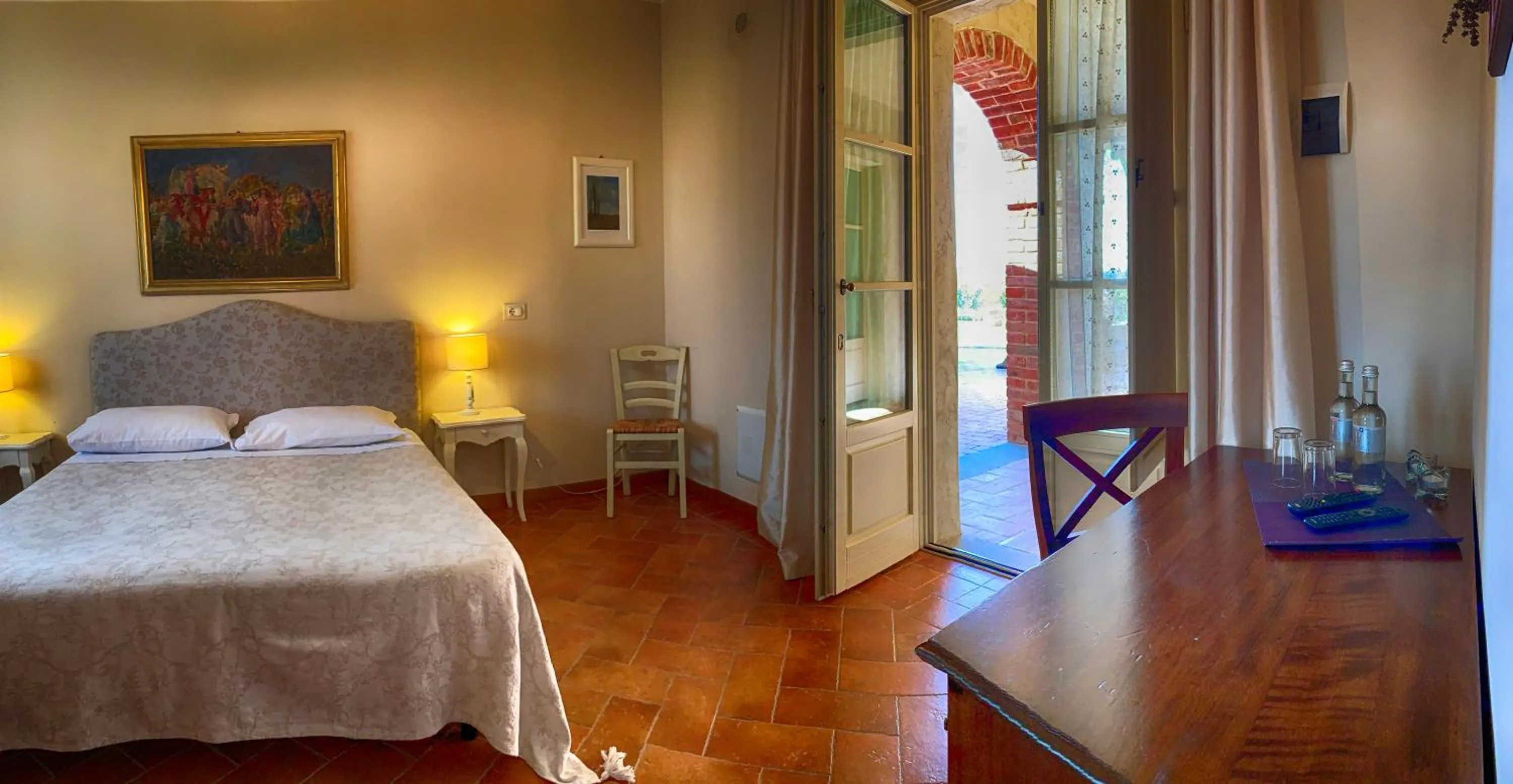 Photo of the whole room in Casale Cardini