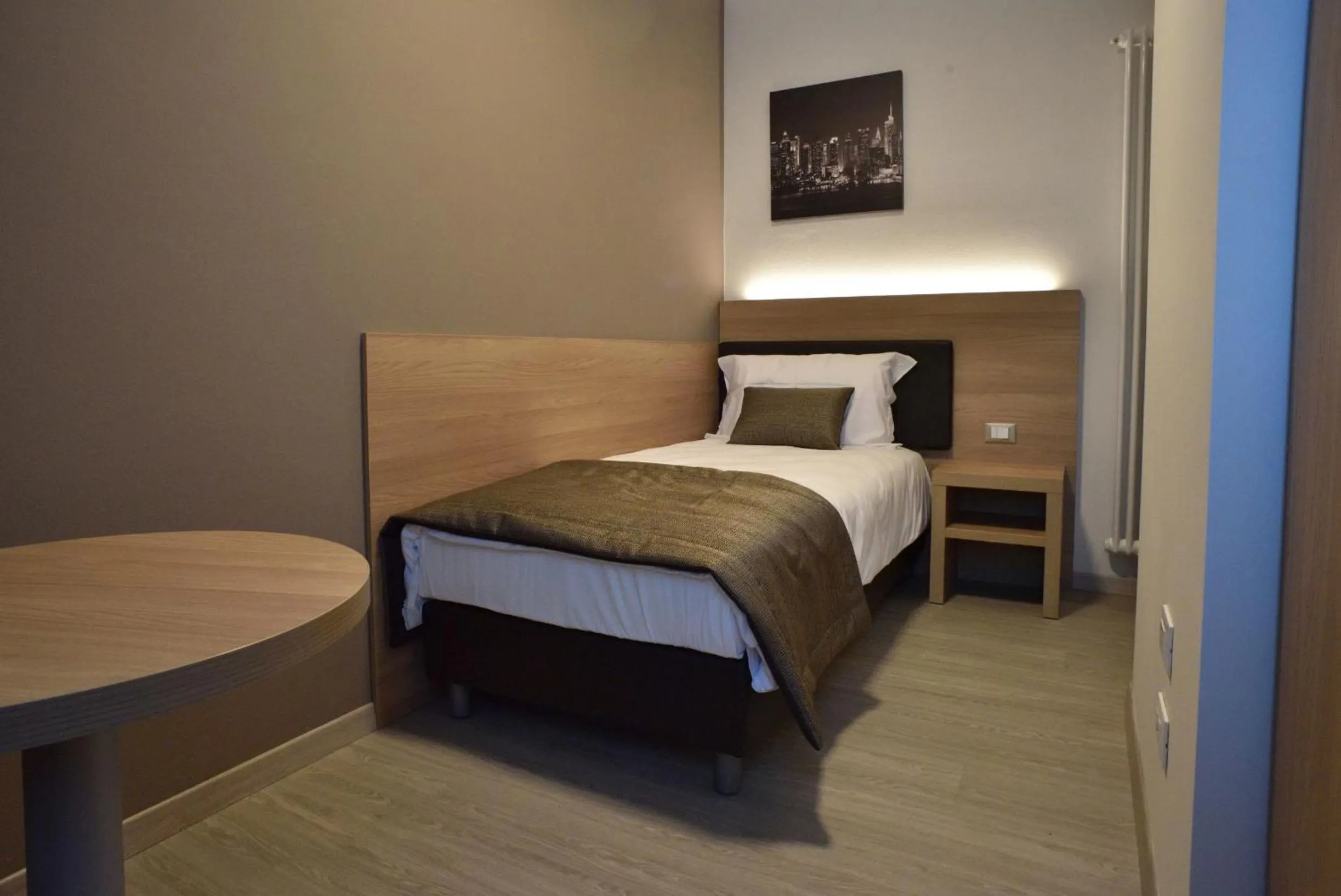 Photo of the whole room, Bed in Residence Al Barcon