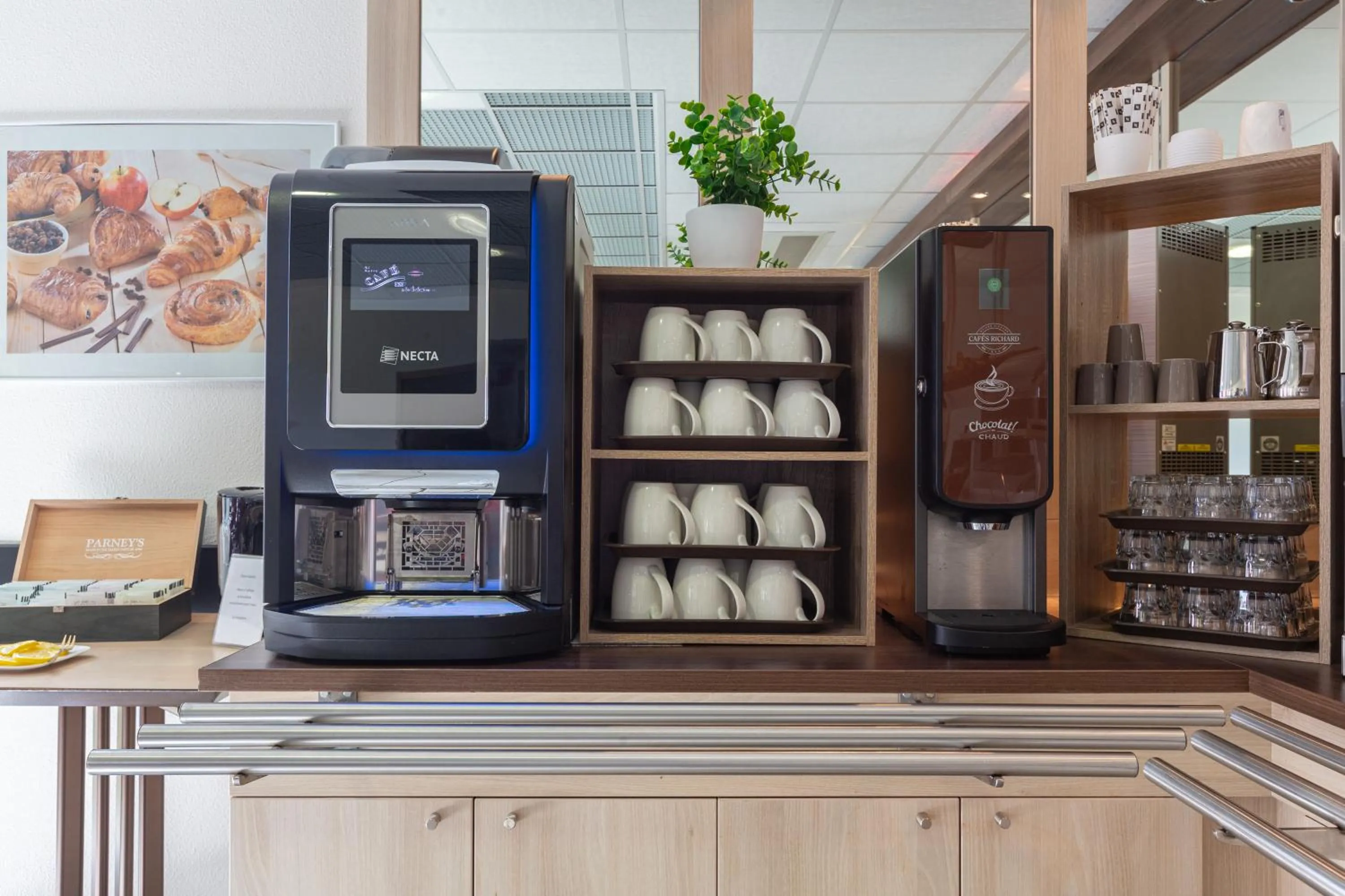 Buffet breakfast in Ace Hotel Chateauroux Déols