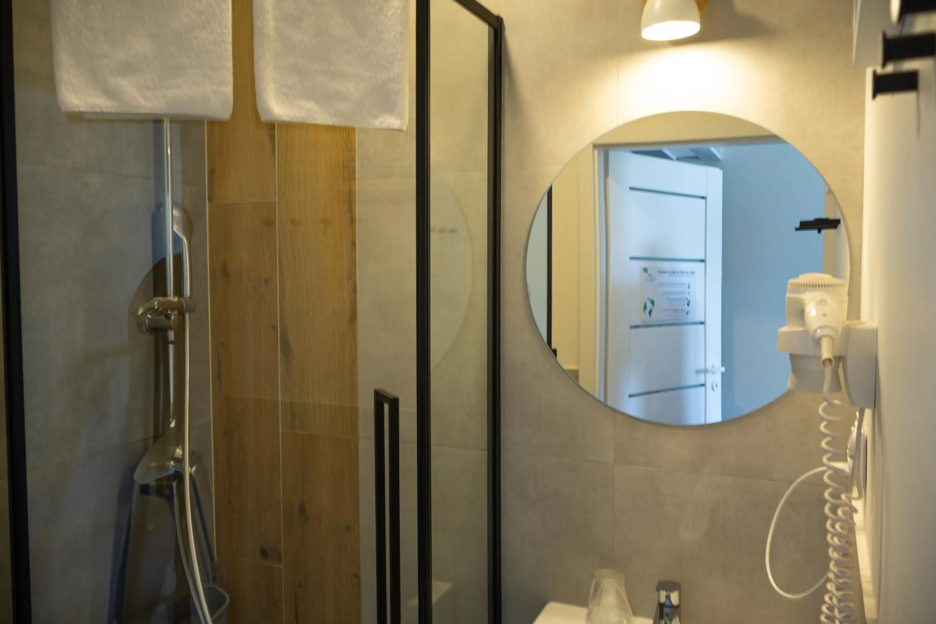 Shower in SeaSide Sopot - butikowe noclegi przy plaży