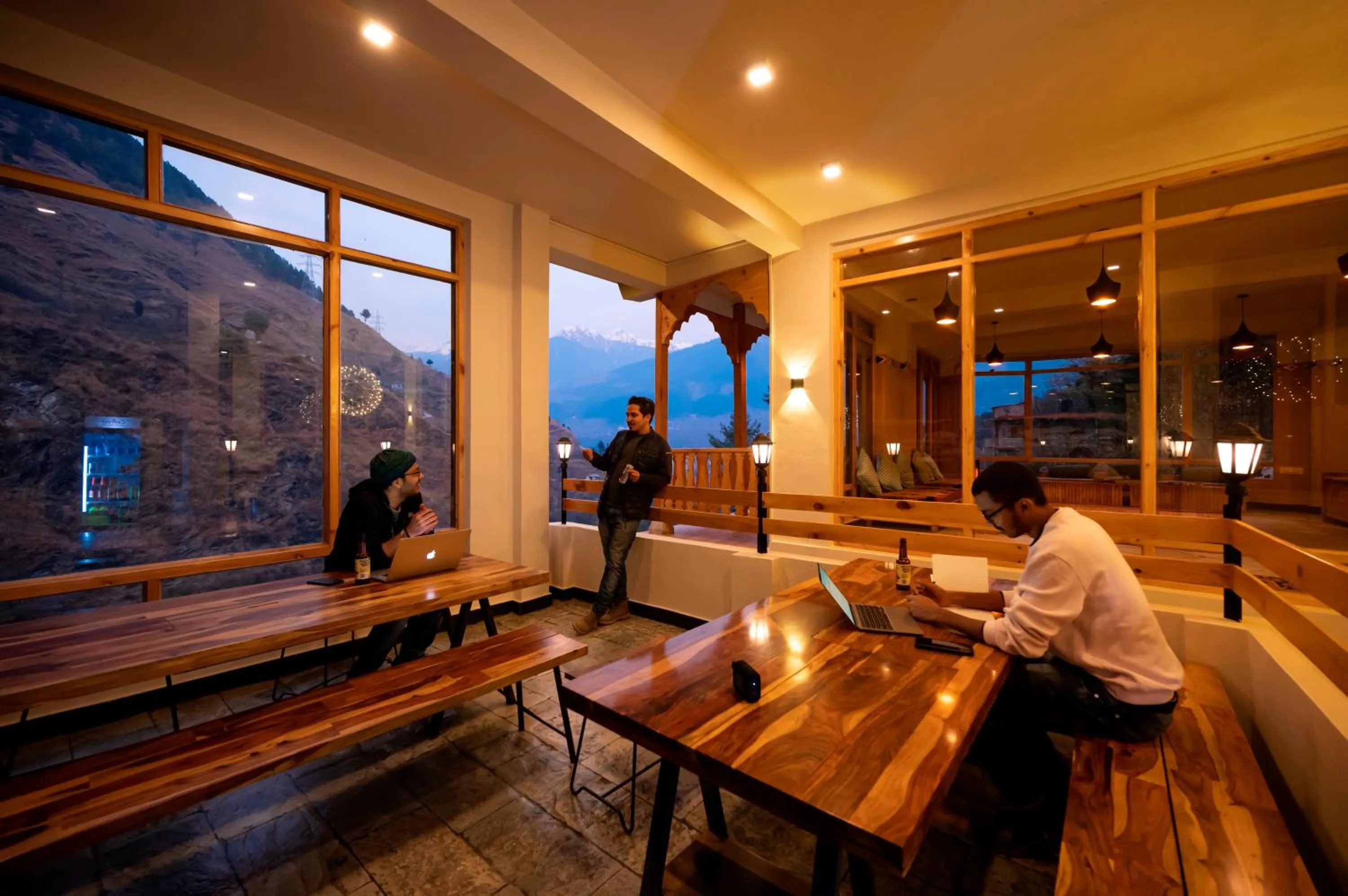 Restaurant/places to eat in Zostel Dobhi, Manali