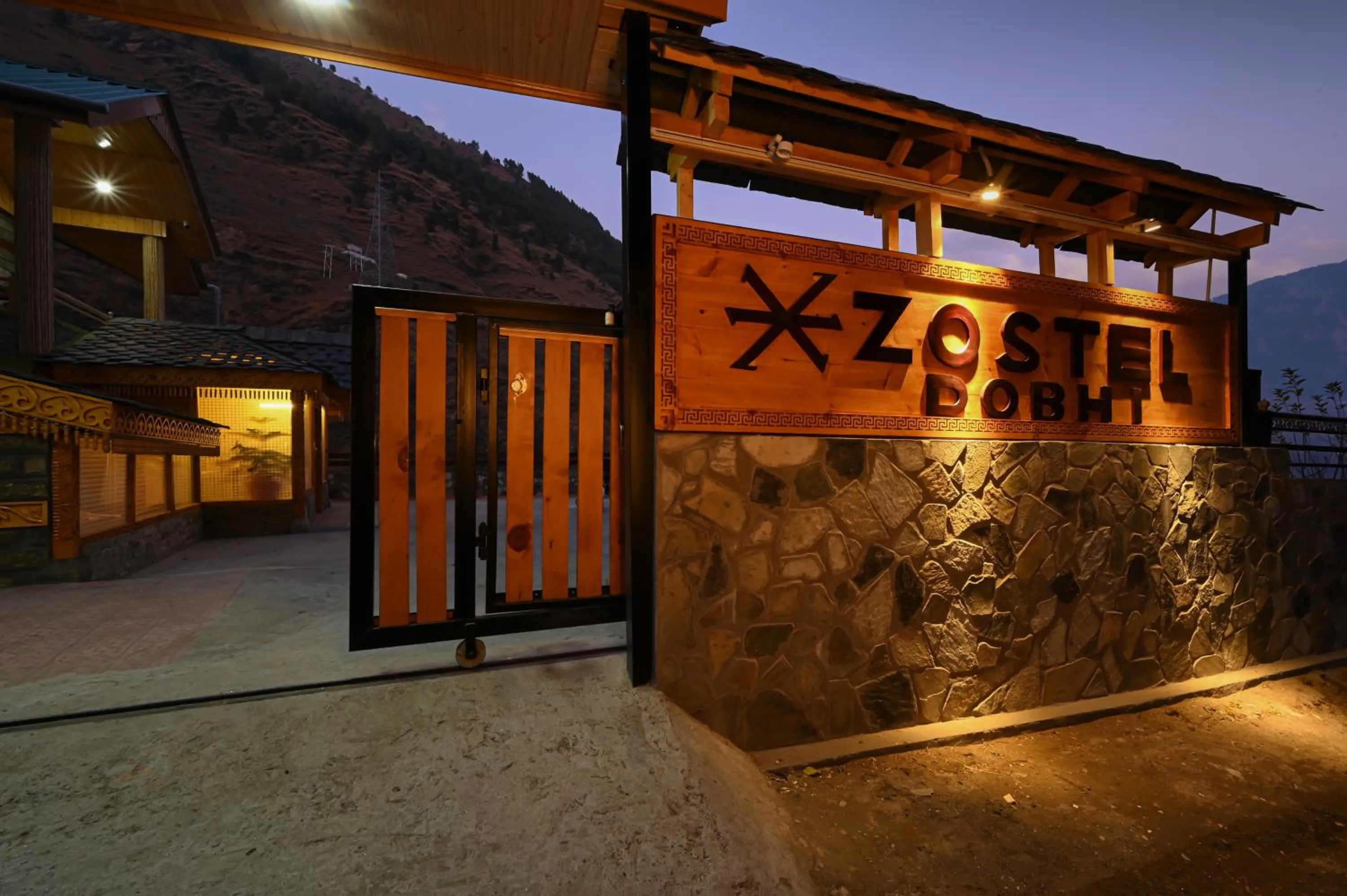 Night in Zostel Dobhi, Manali