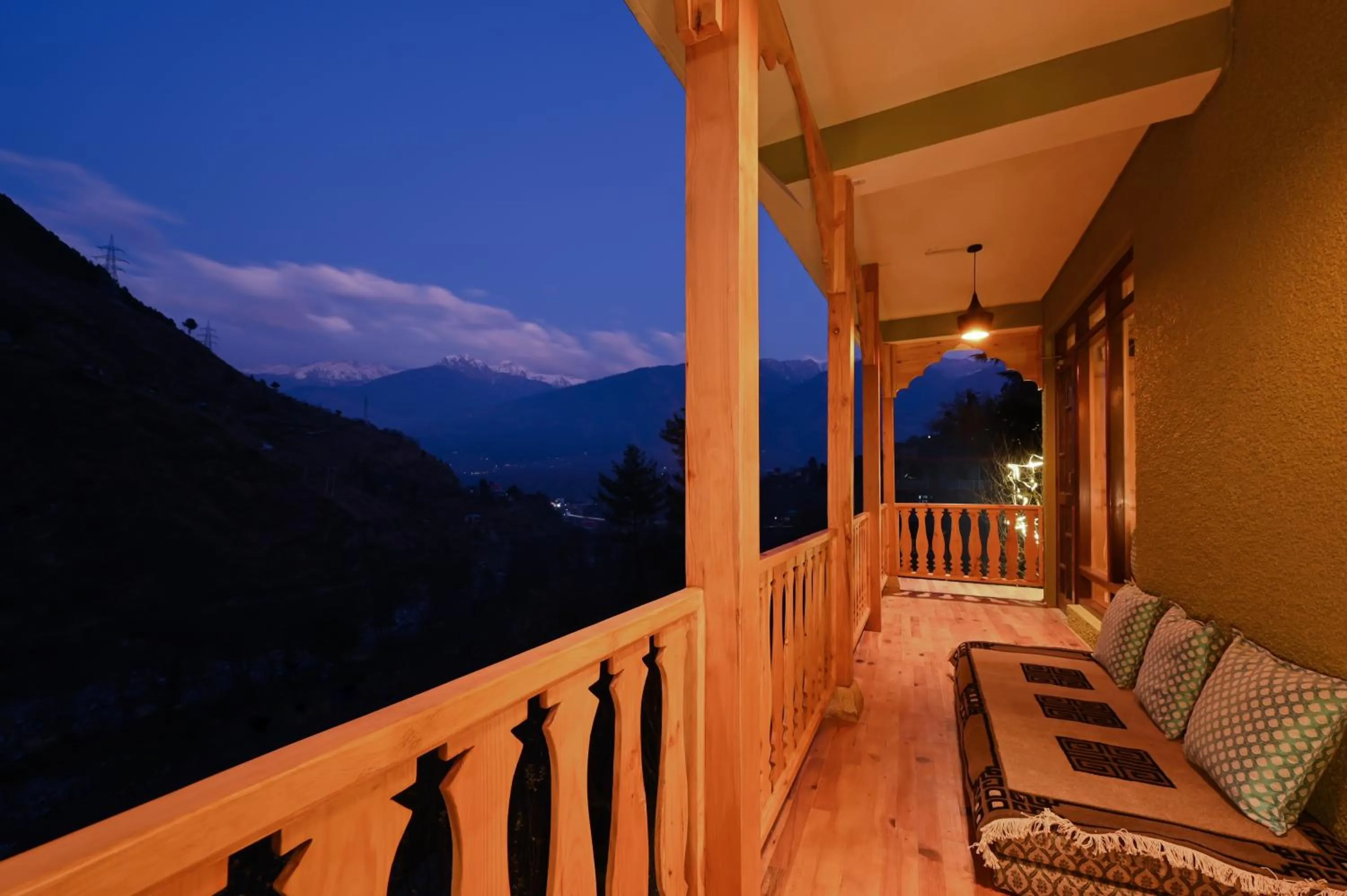 Night in Zostel Dobhi, Manali