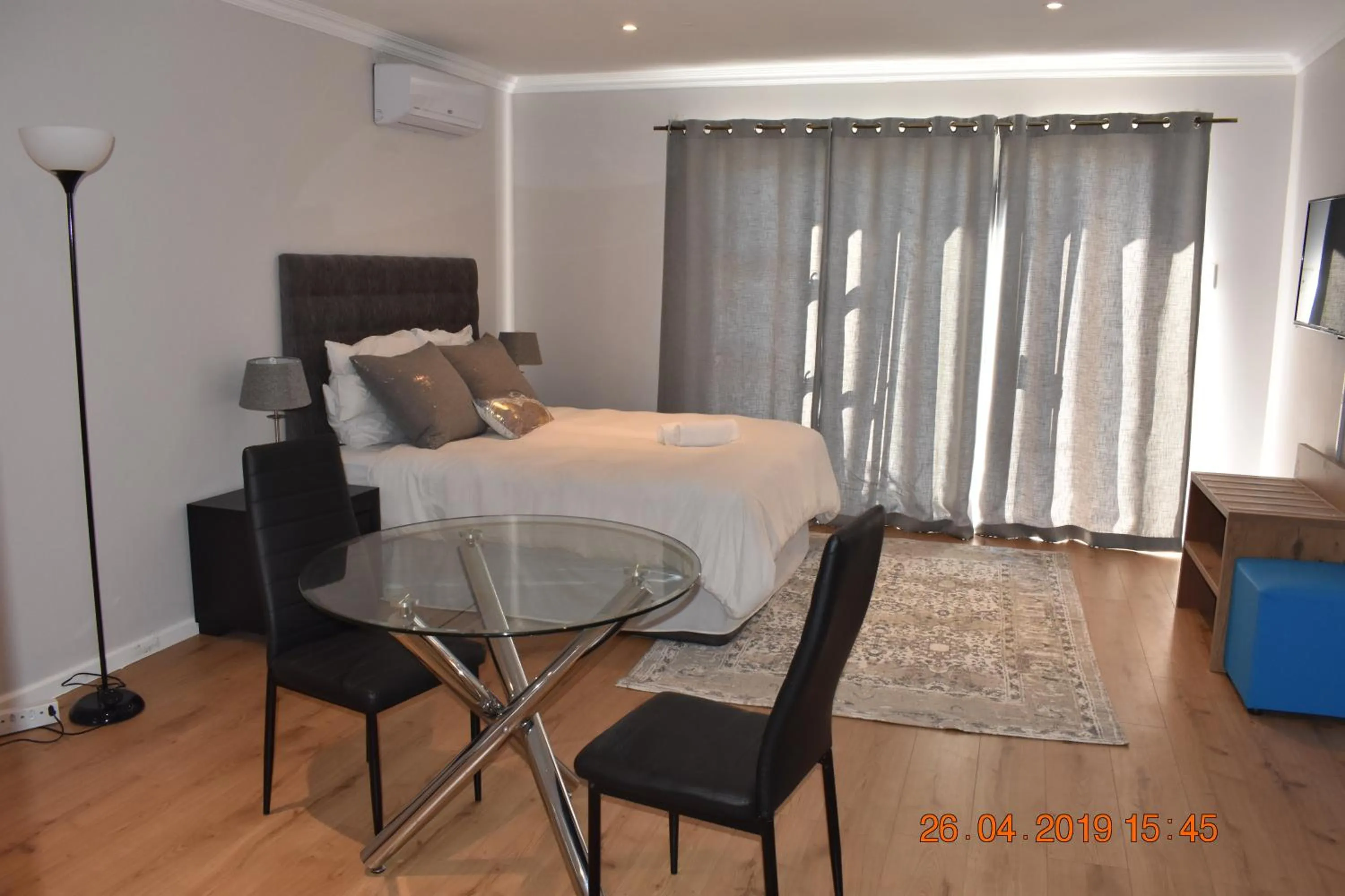 Bedroom, Bed in Pringle Nest