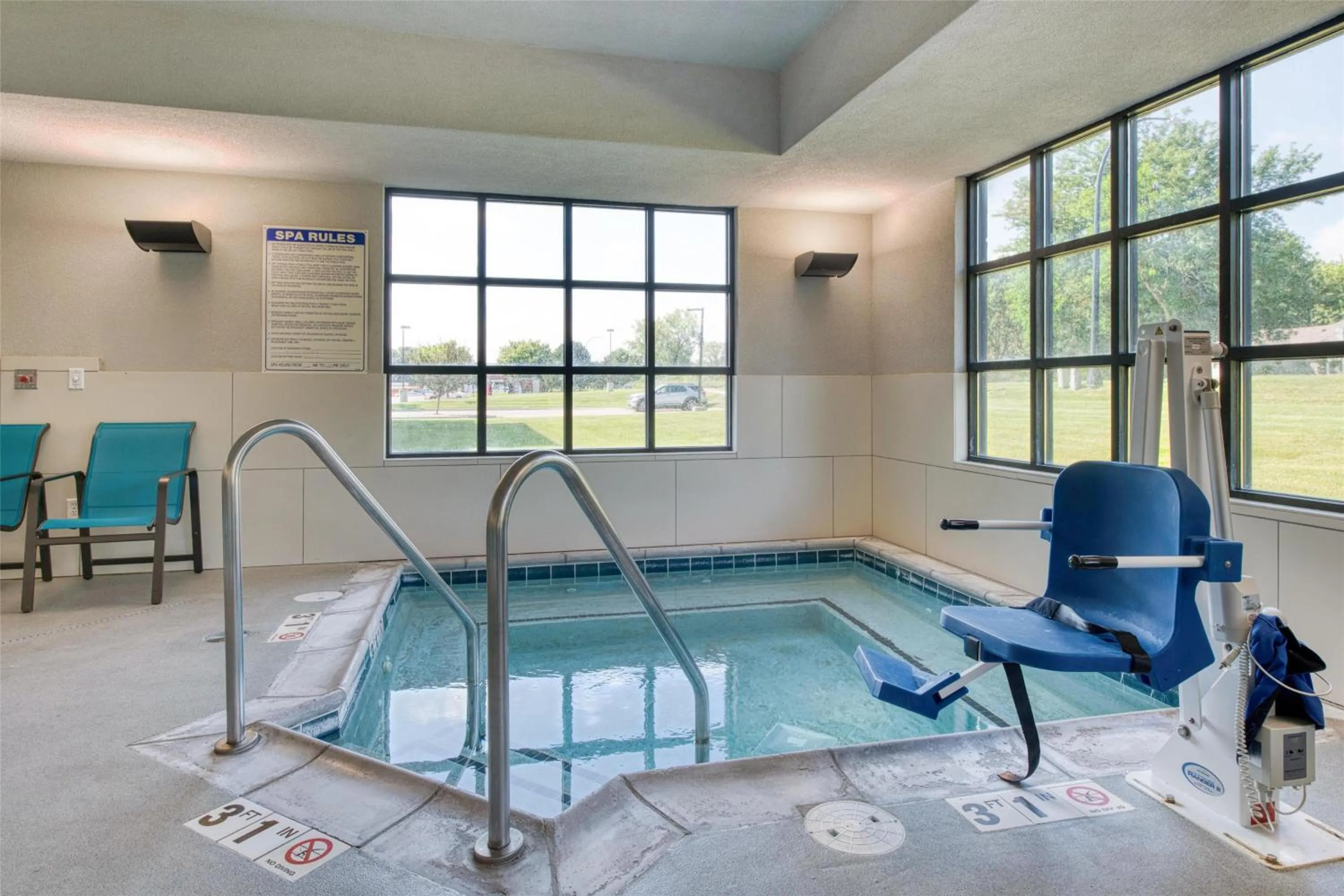 Pool view in Best Western Plus Saint Peter