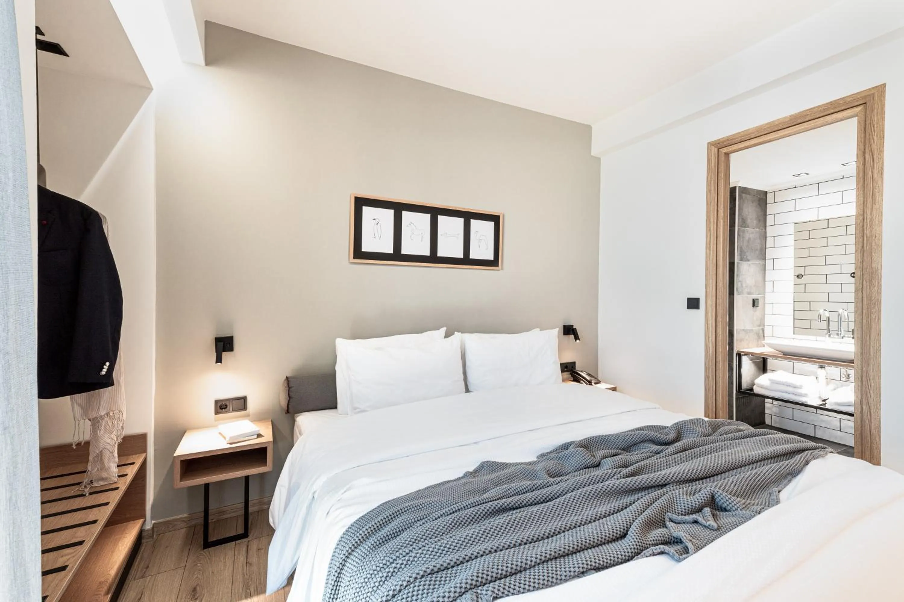 Photo of the whole room, Bed in 31 Doors Hotel