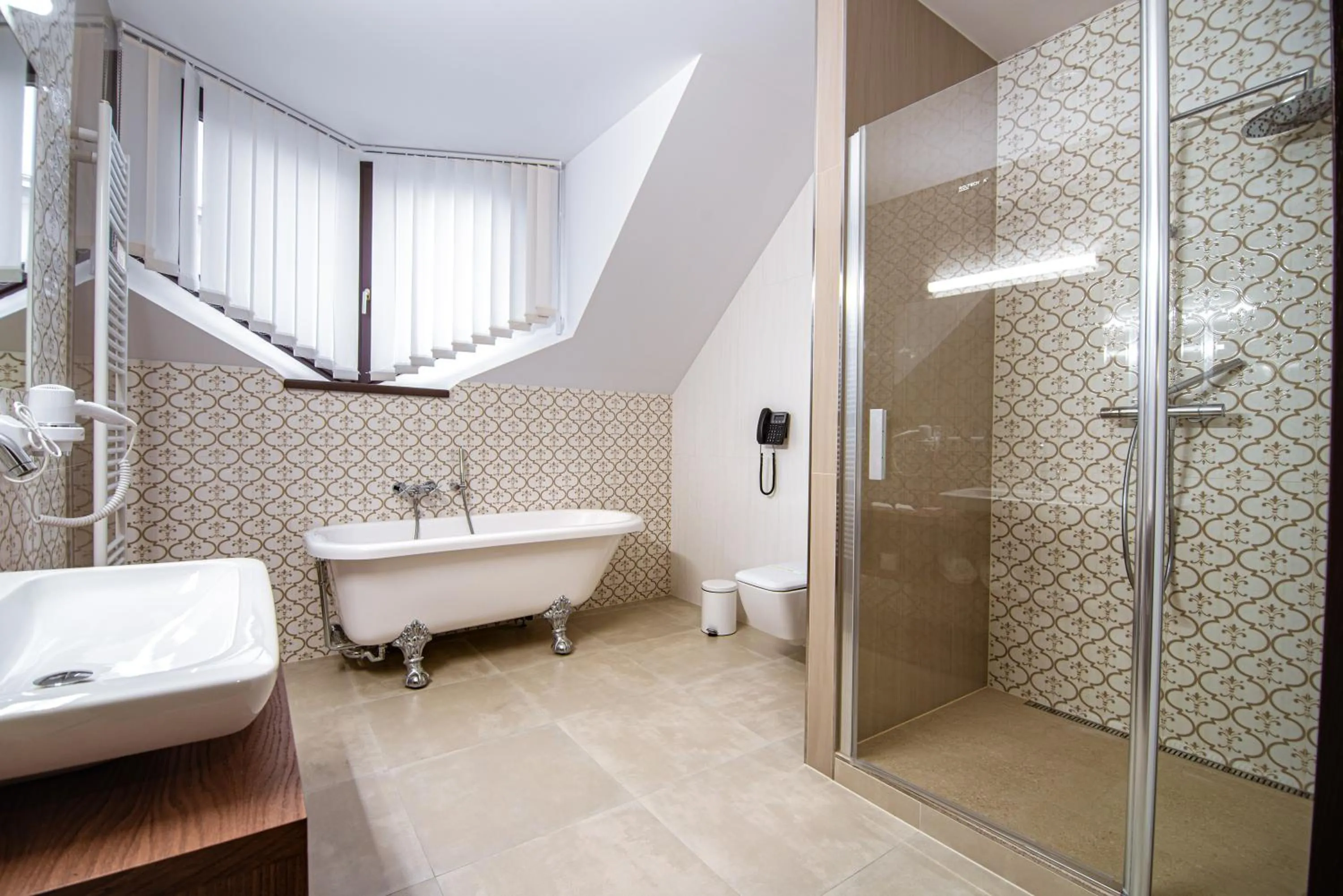 Shower in Hotel Michael's Palace