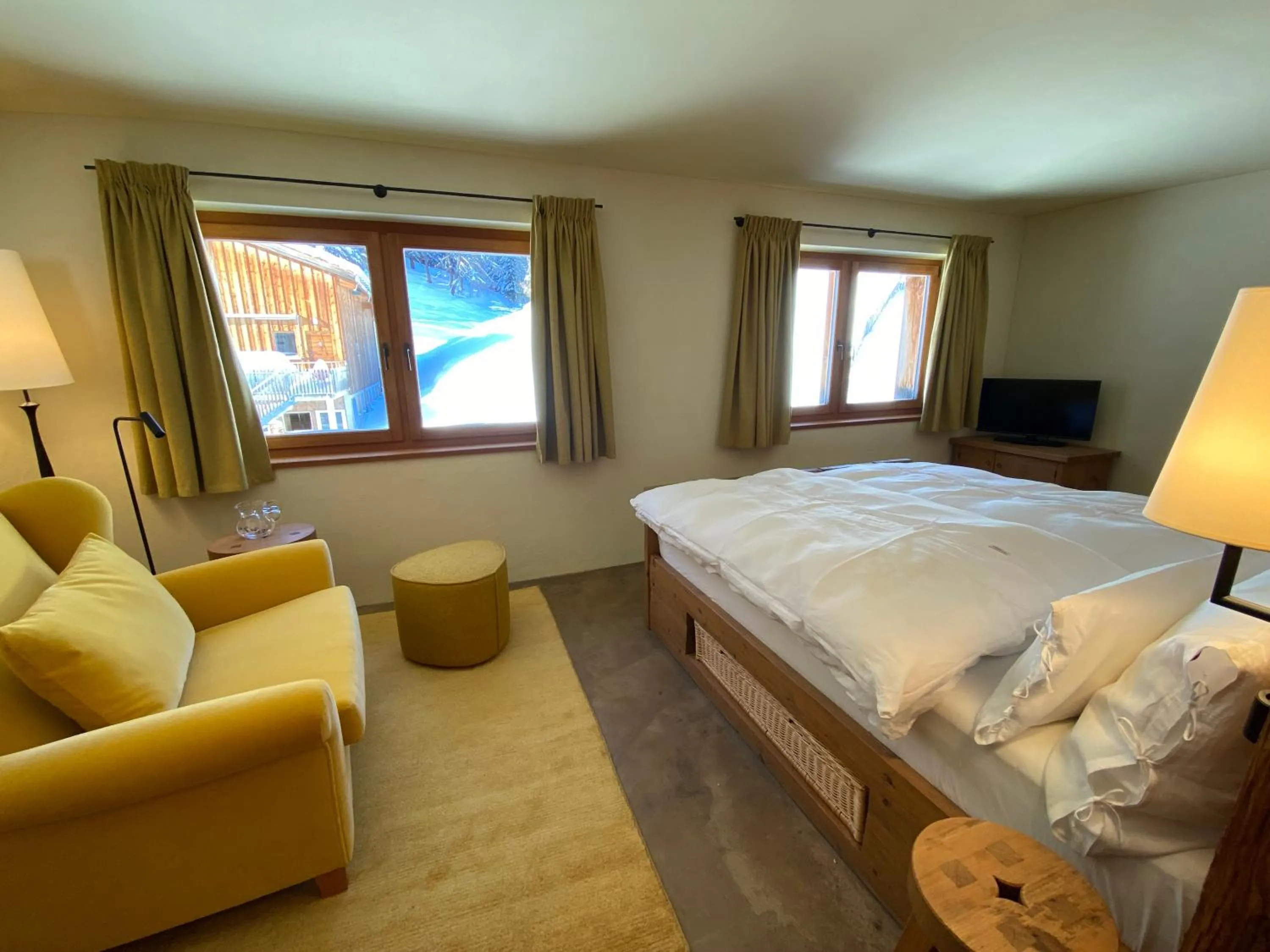 Seating area, Bed in Maiensässhotel Guarda Val