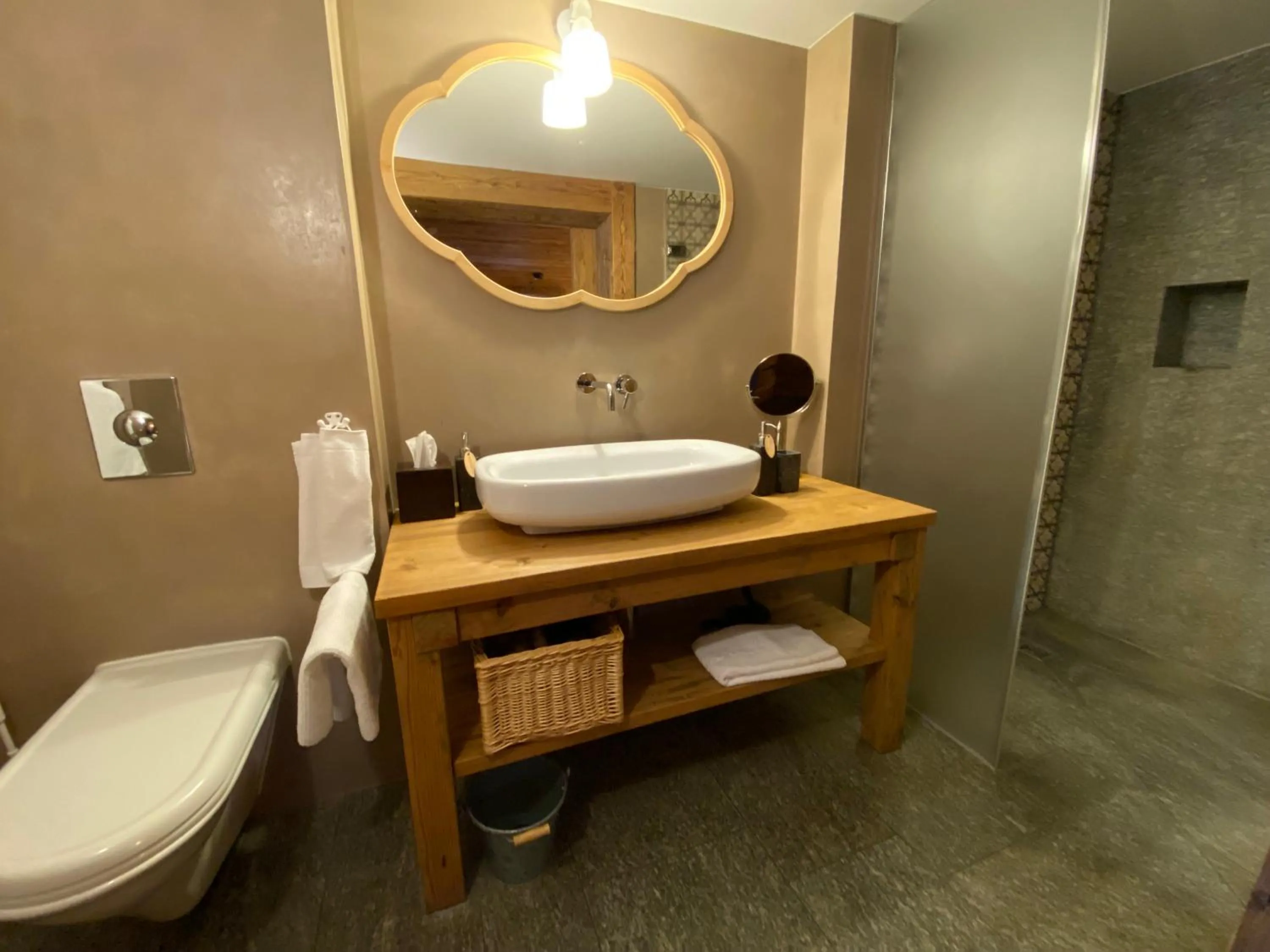 Bathroom in Maiensässhotel Guarda Val