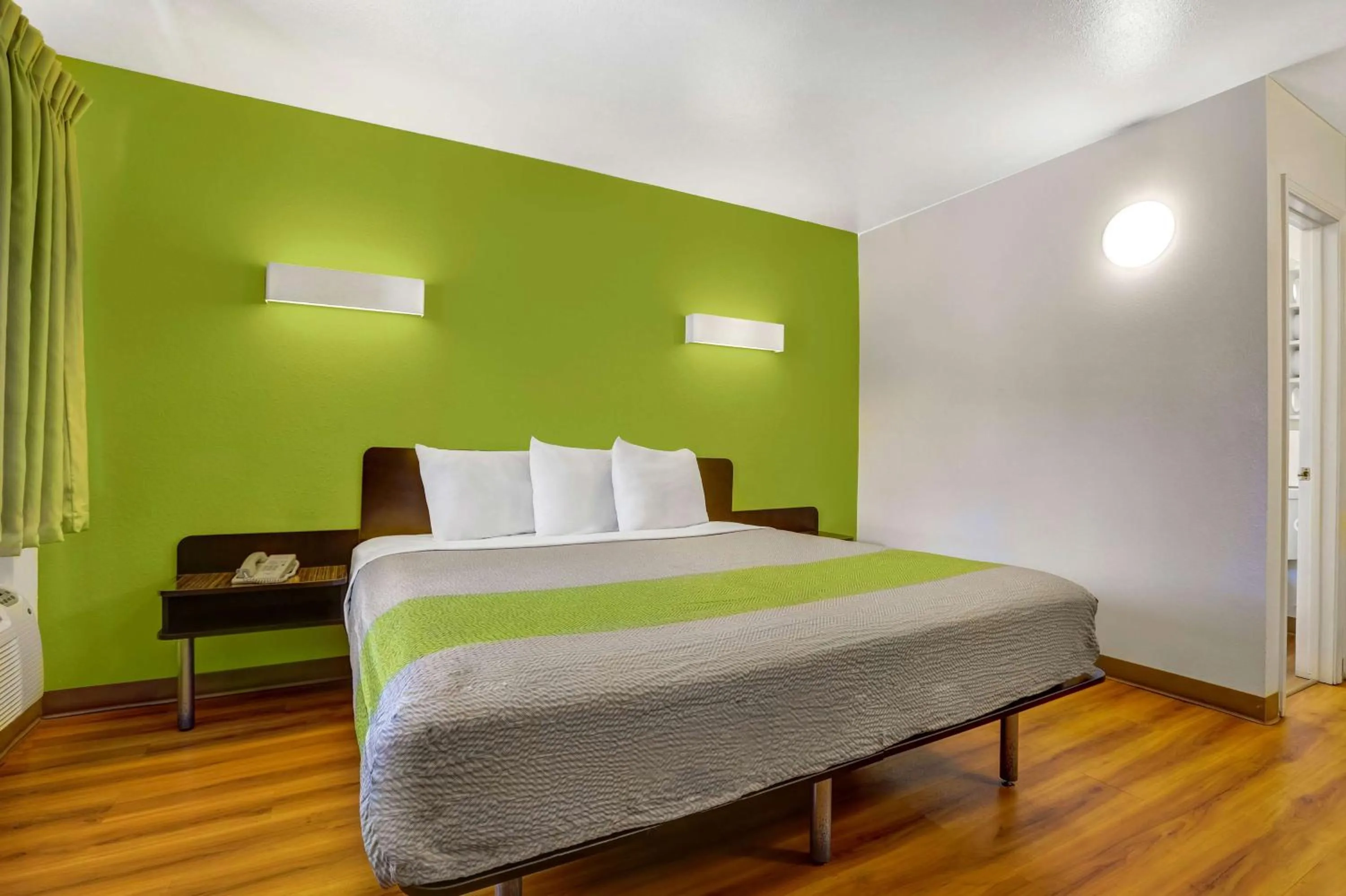 Photo of the whole room, Bed in Motel 6-Payson, AZ