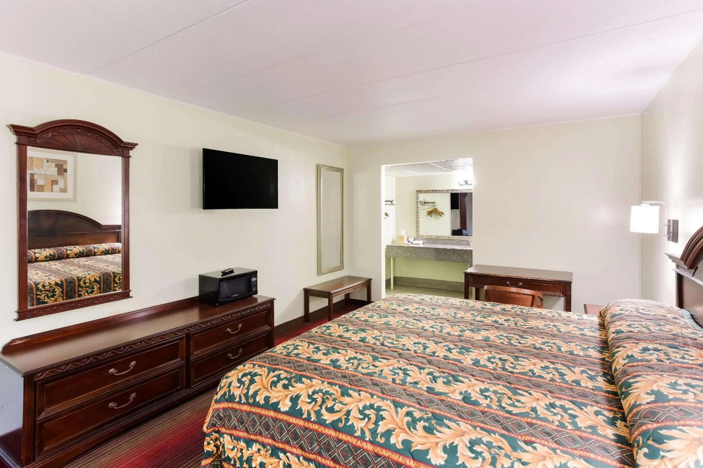 Bedroom, Bed in Rodeway Inn