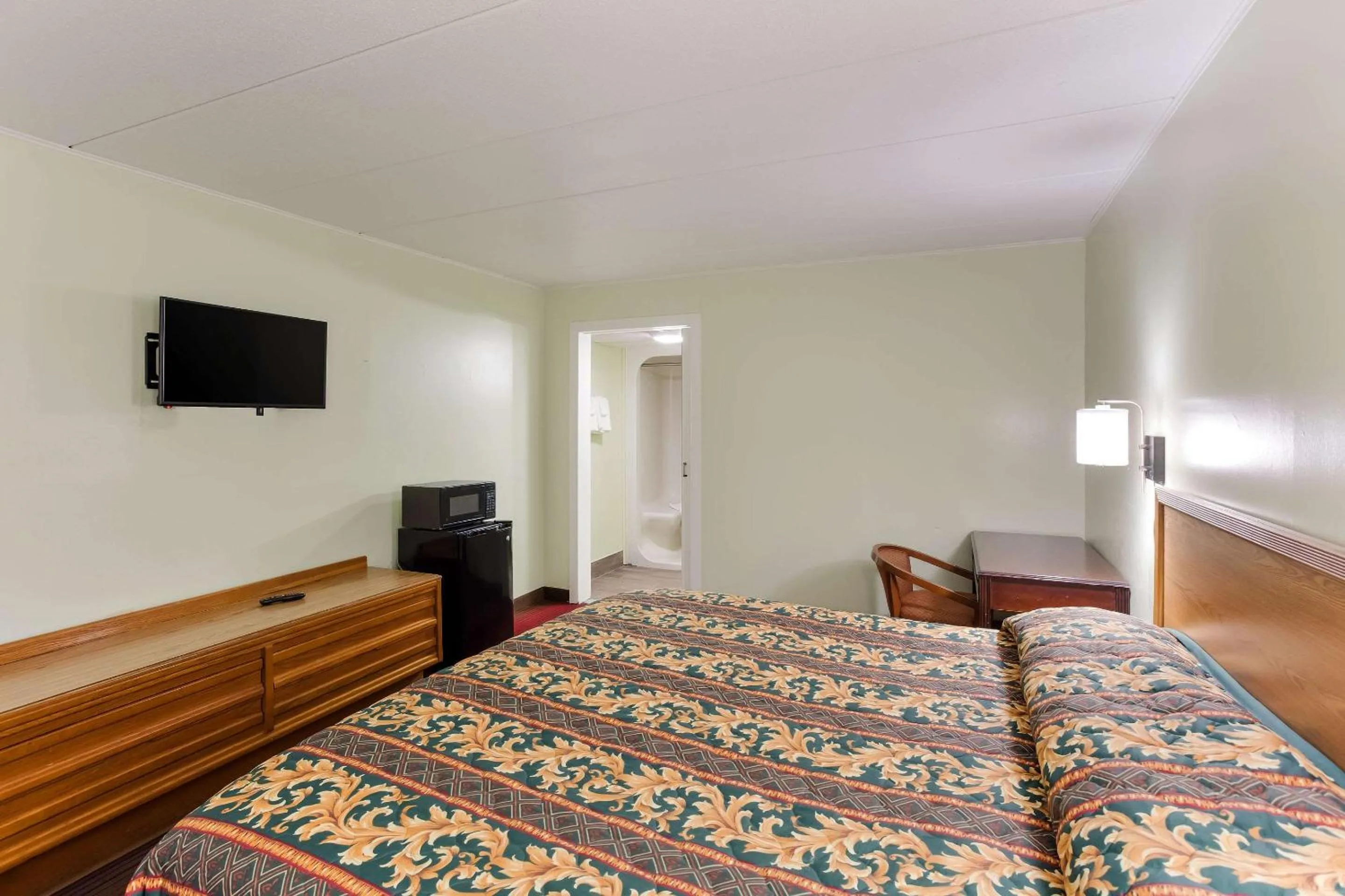 Bedroom, Bed in Rodeway Inn