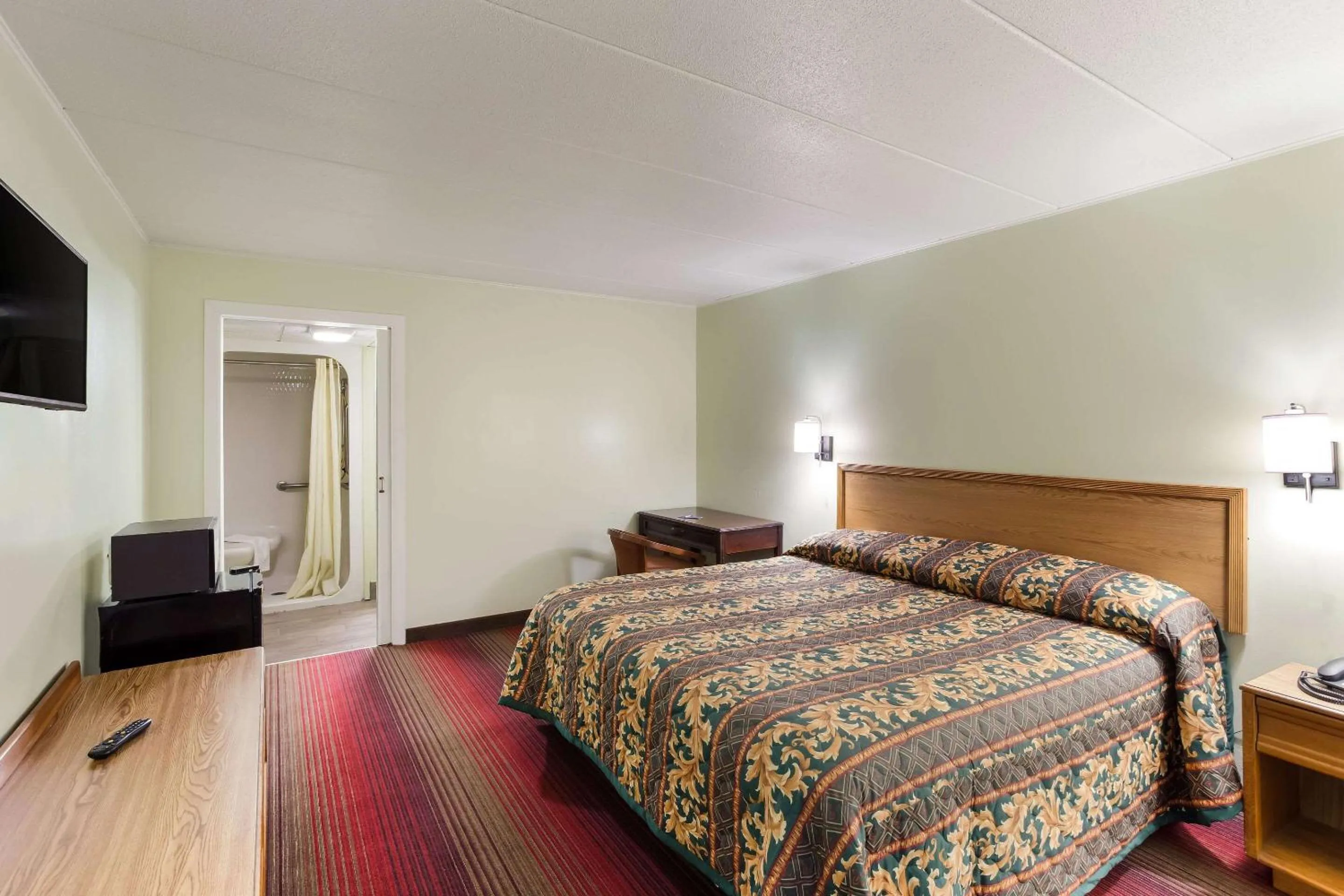 Bedroom, Bed in Rodeway Inn