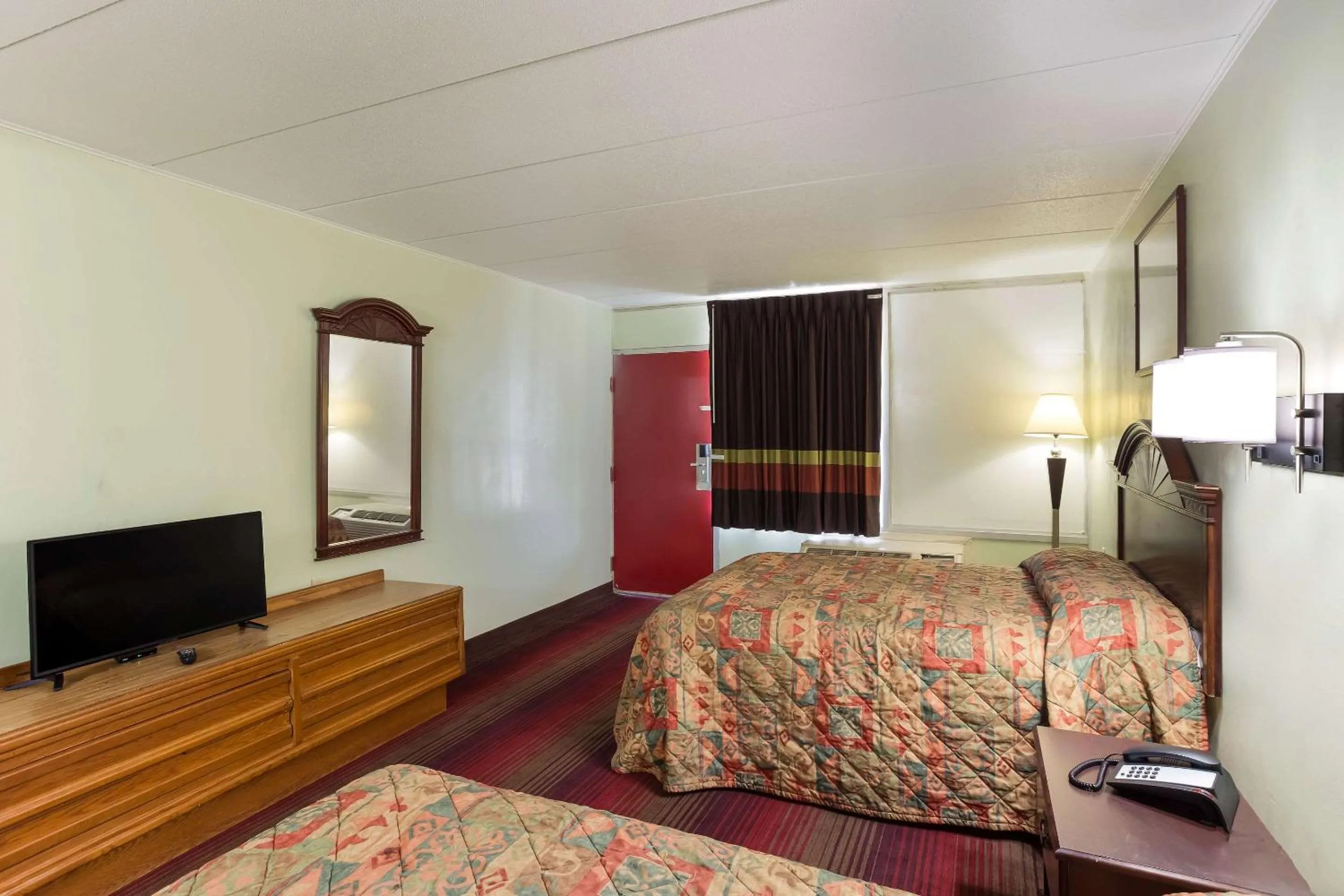 Bedroom, Bed in Rodeway Inn