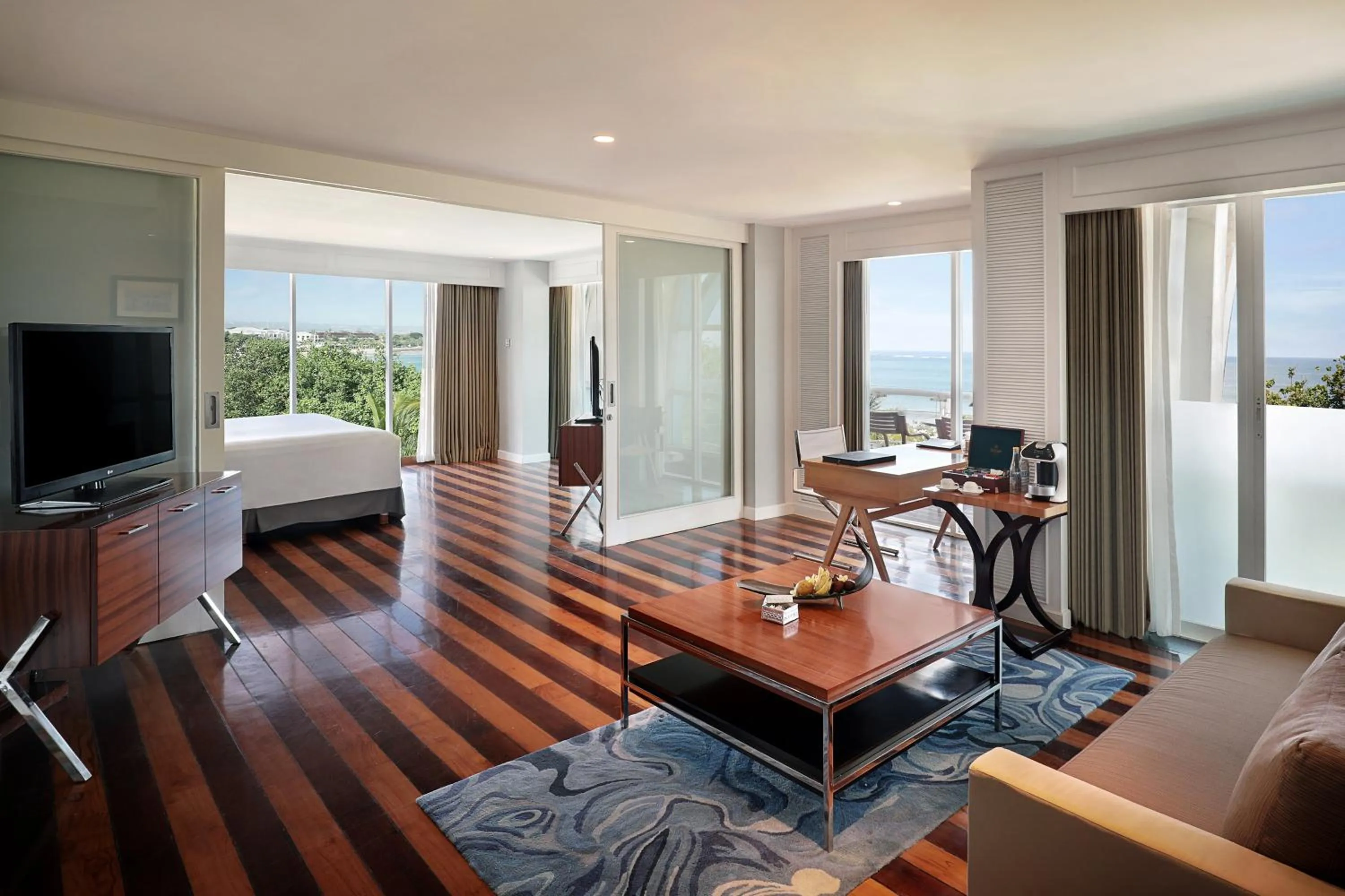 Living room, Bed in The Kuta Beach Heritage Hotel - Managed by Accor