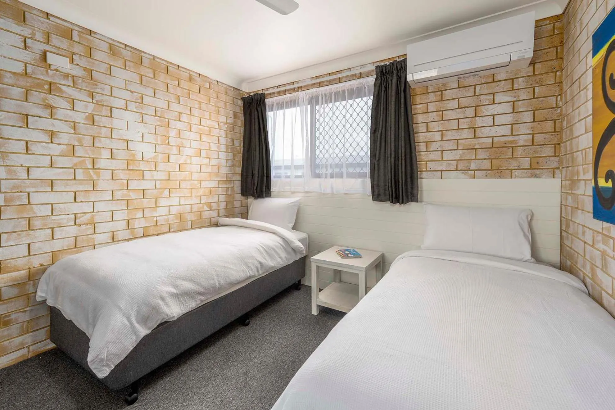 Bedroom, Bed in Coast Inn Motel