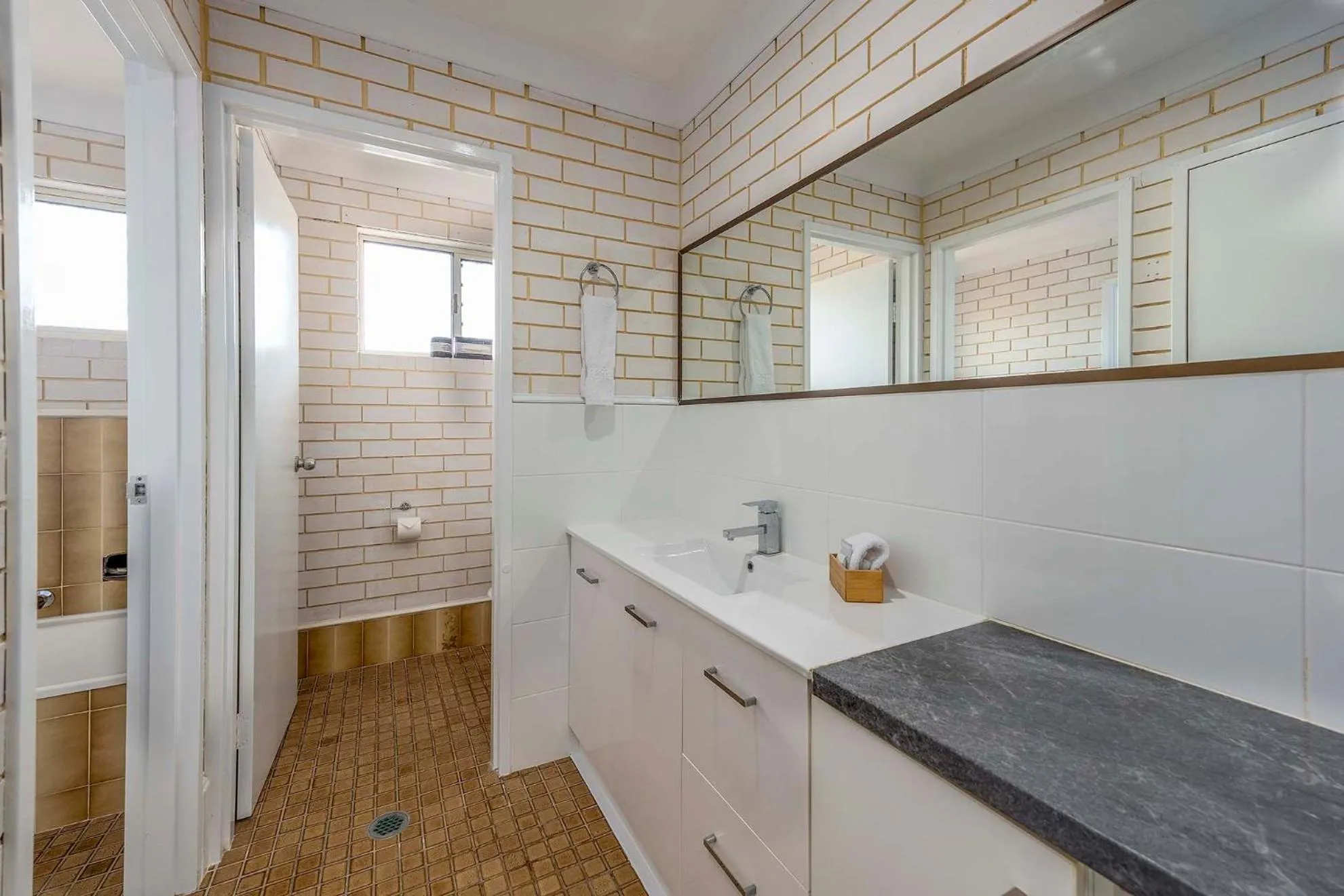 Bathroom in Coast Inn Motel