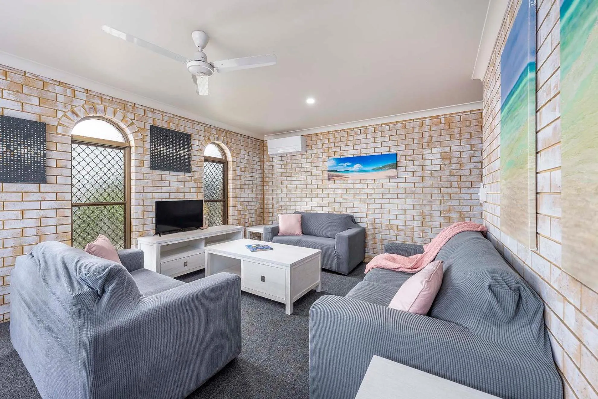 Seating area in Coast Inn Motel