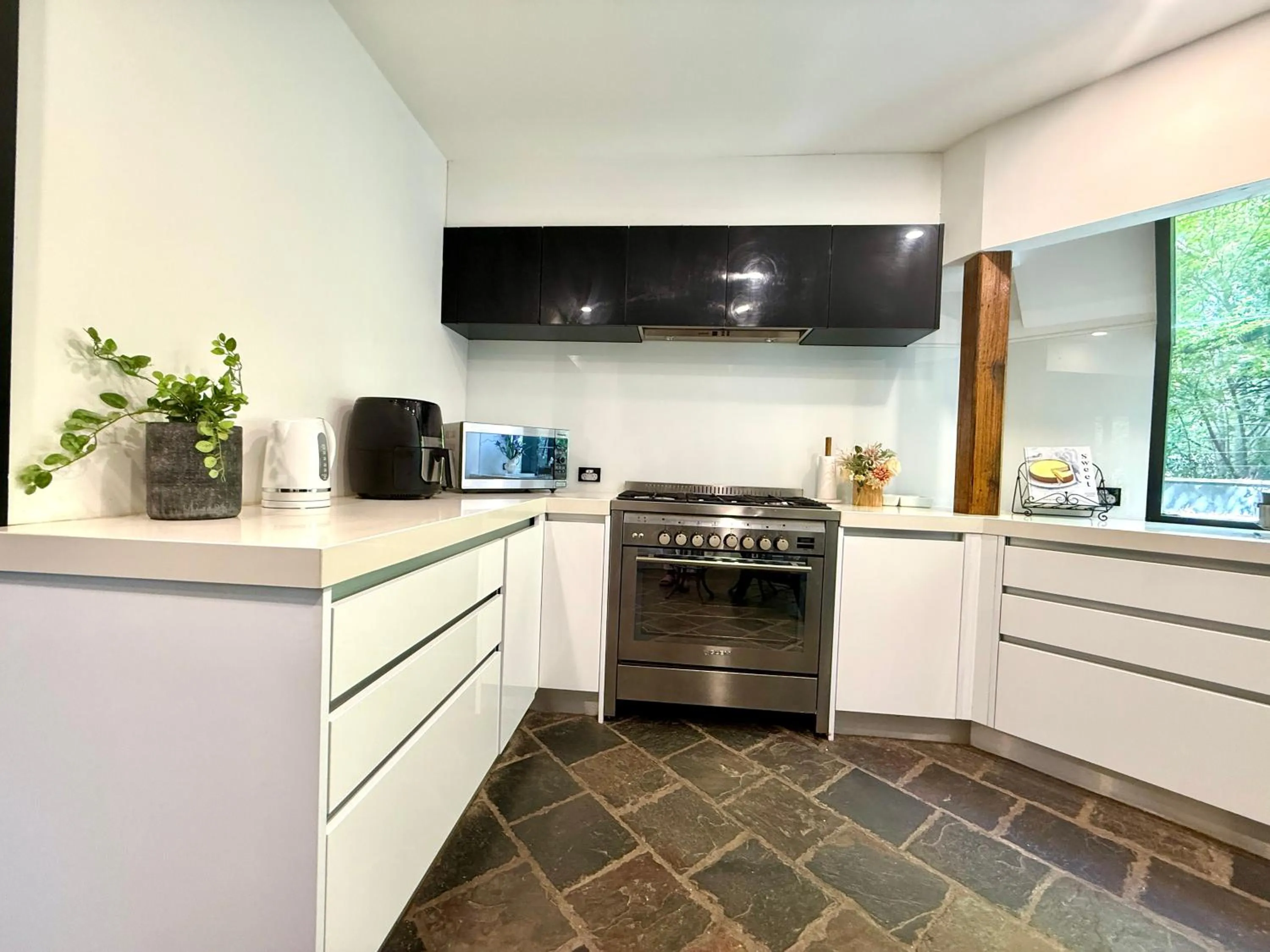 Kitchen or kitchenette in Forget Me Not Cottages