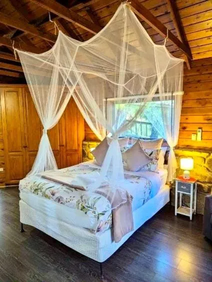 Bedroom, Bed in Forget Me Not Cottages